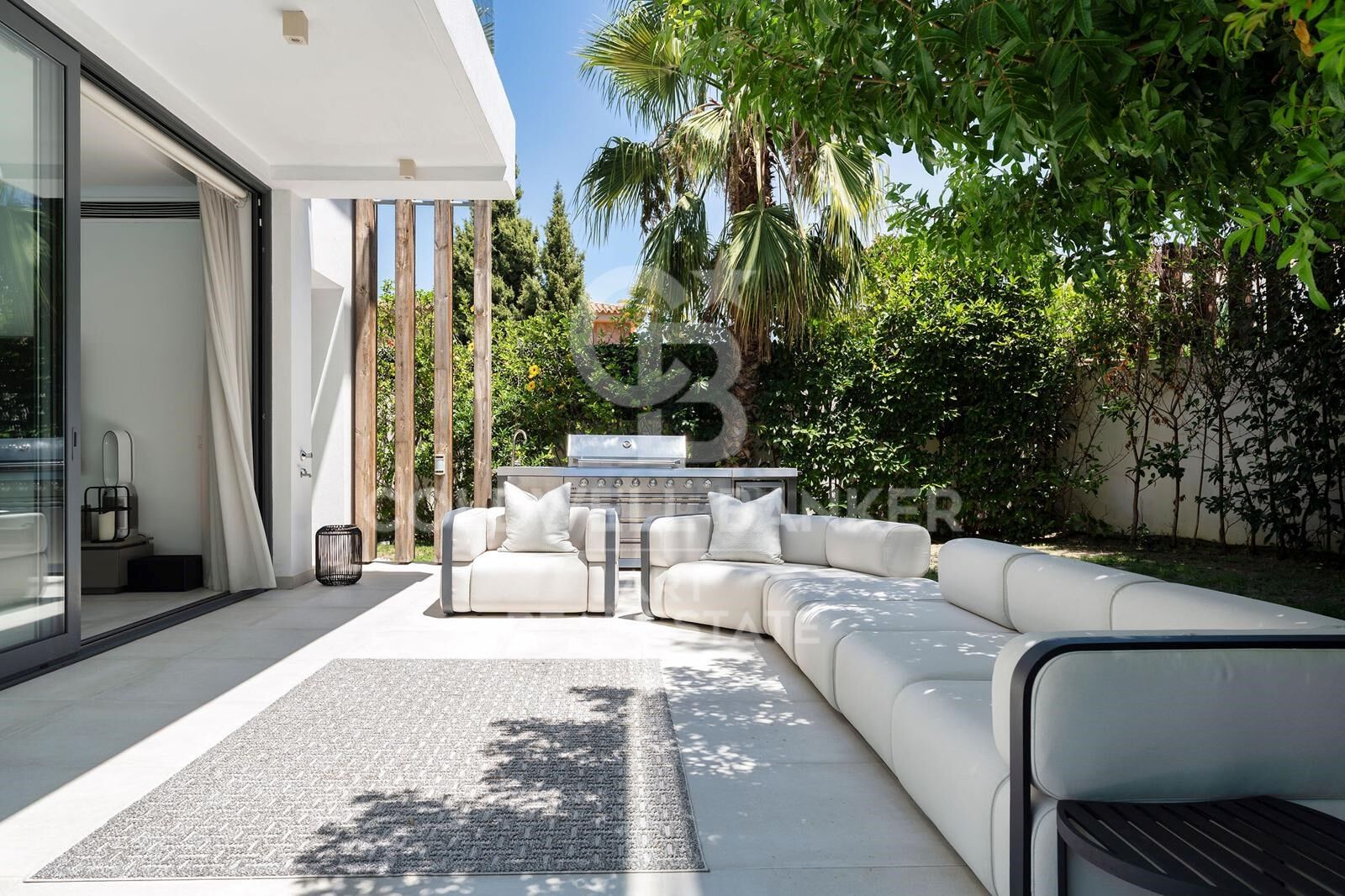 Elegancia moderna en La Arboleda, Estepona Este