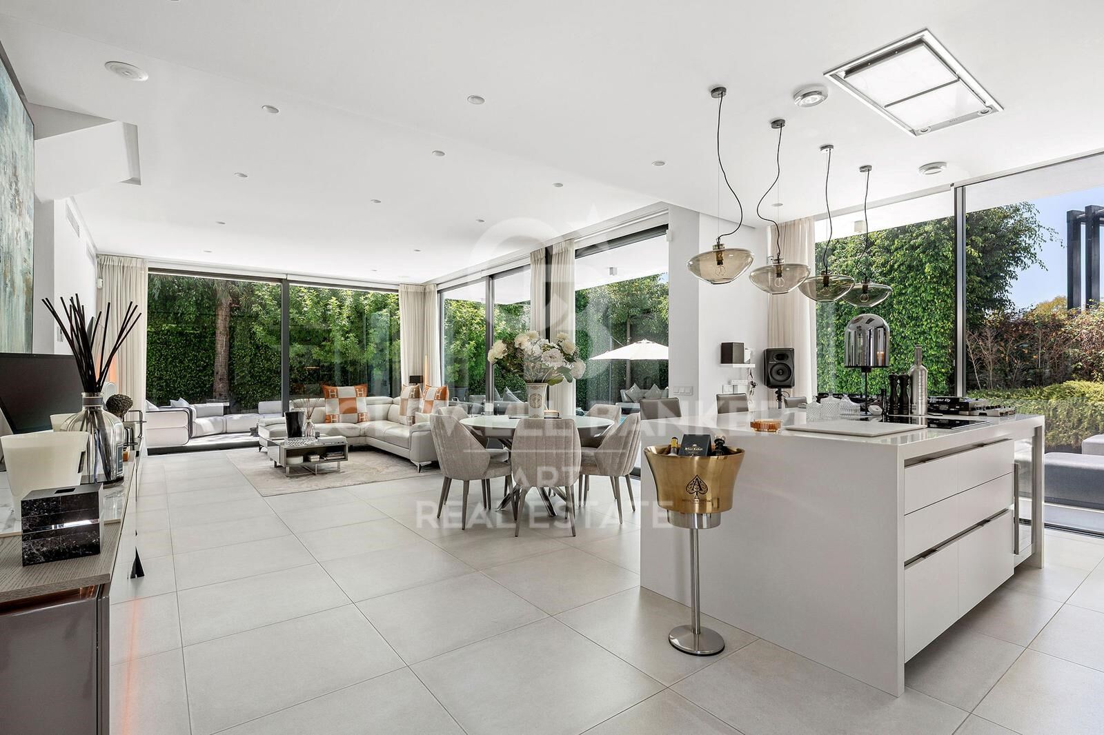 Elegancia moderna en La Arboleda, Estepona Este