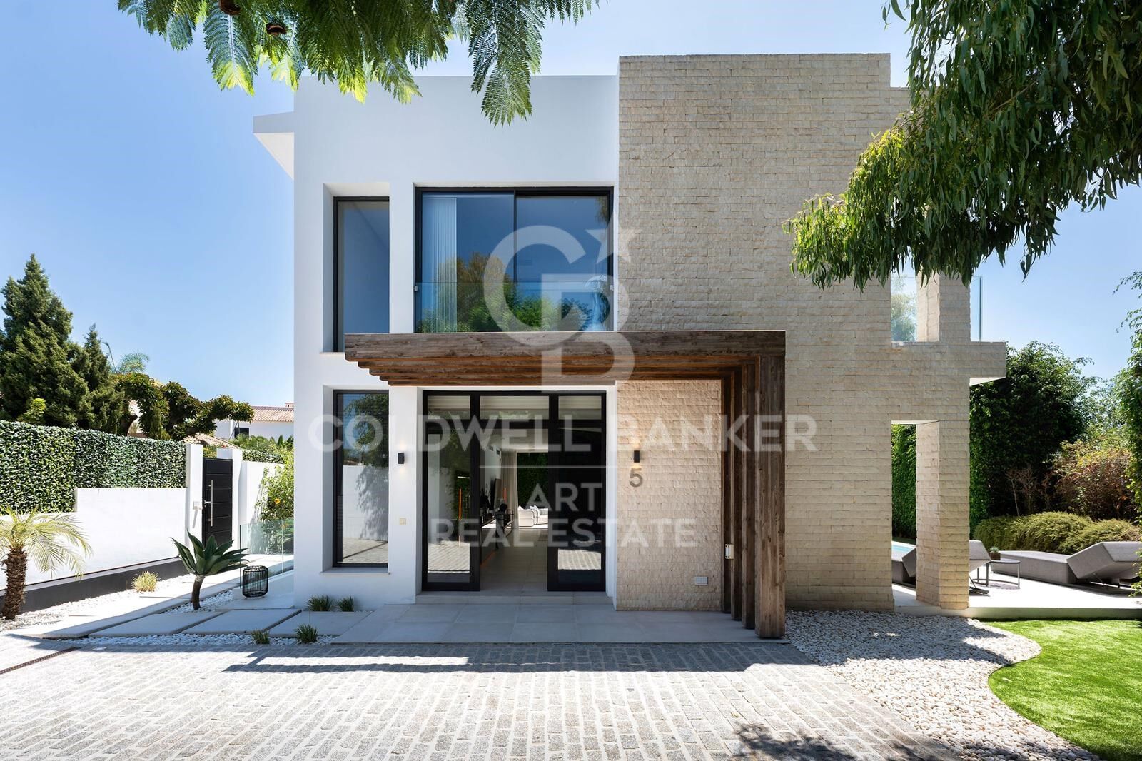 Elegancia moderna en La Arboleda, Estepona Este
