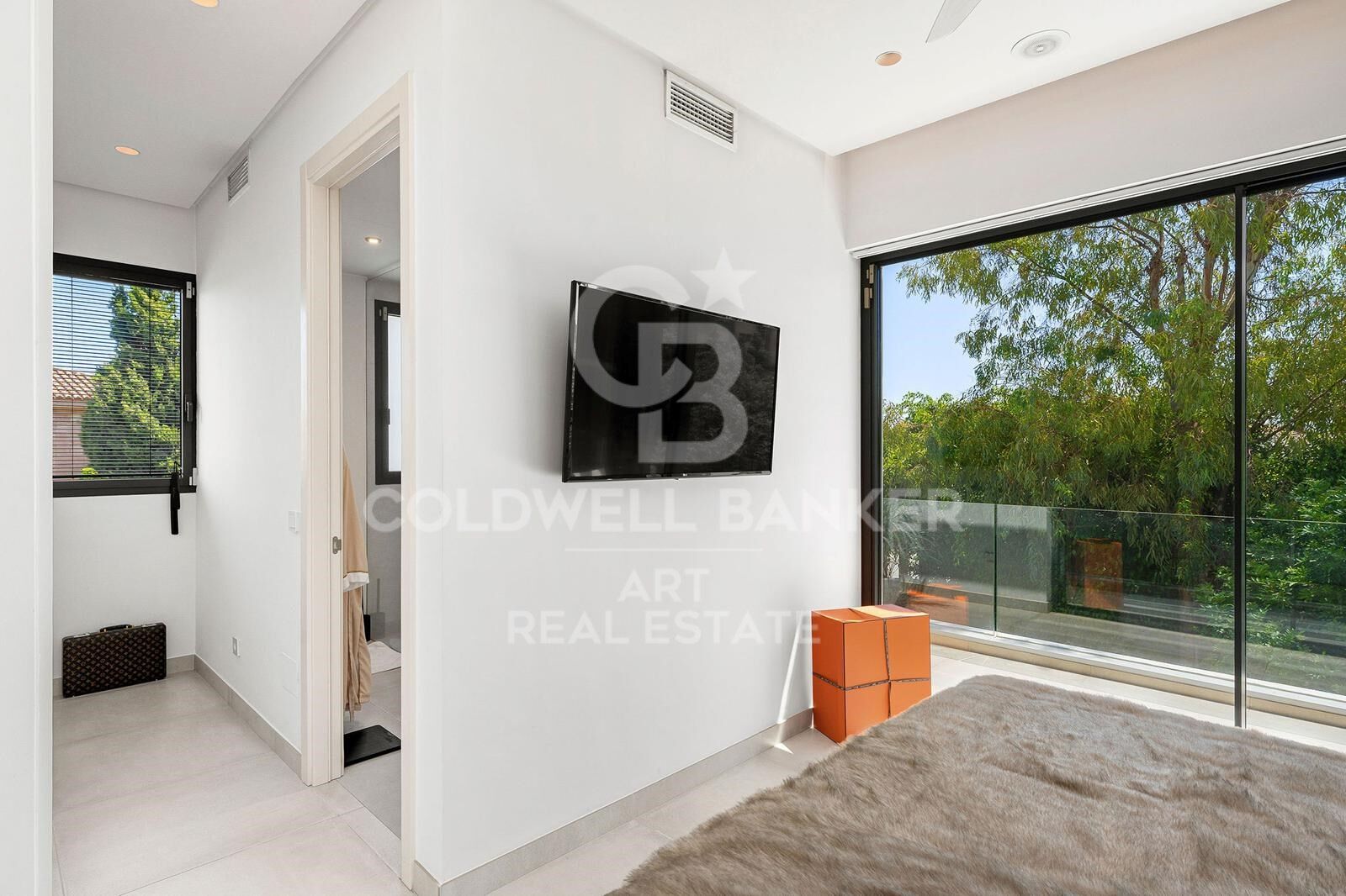 Modern elegance in La Arboleda, Estepona East