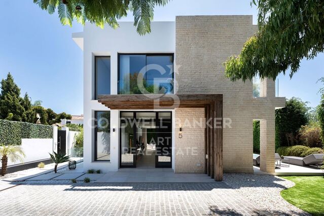 Modern elegance in La Arboleda, Estepona East