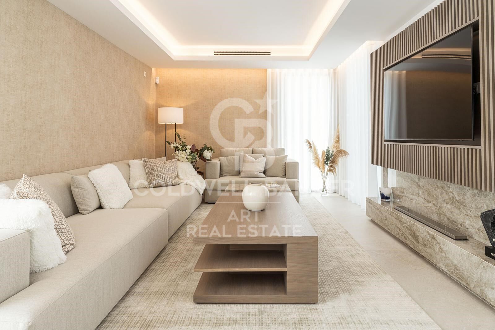 Stylish family villa in prime Nueva Andalucía location