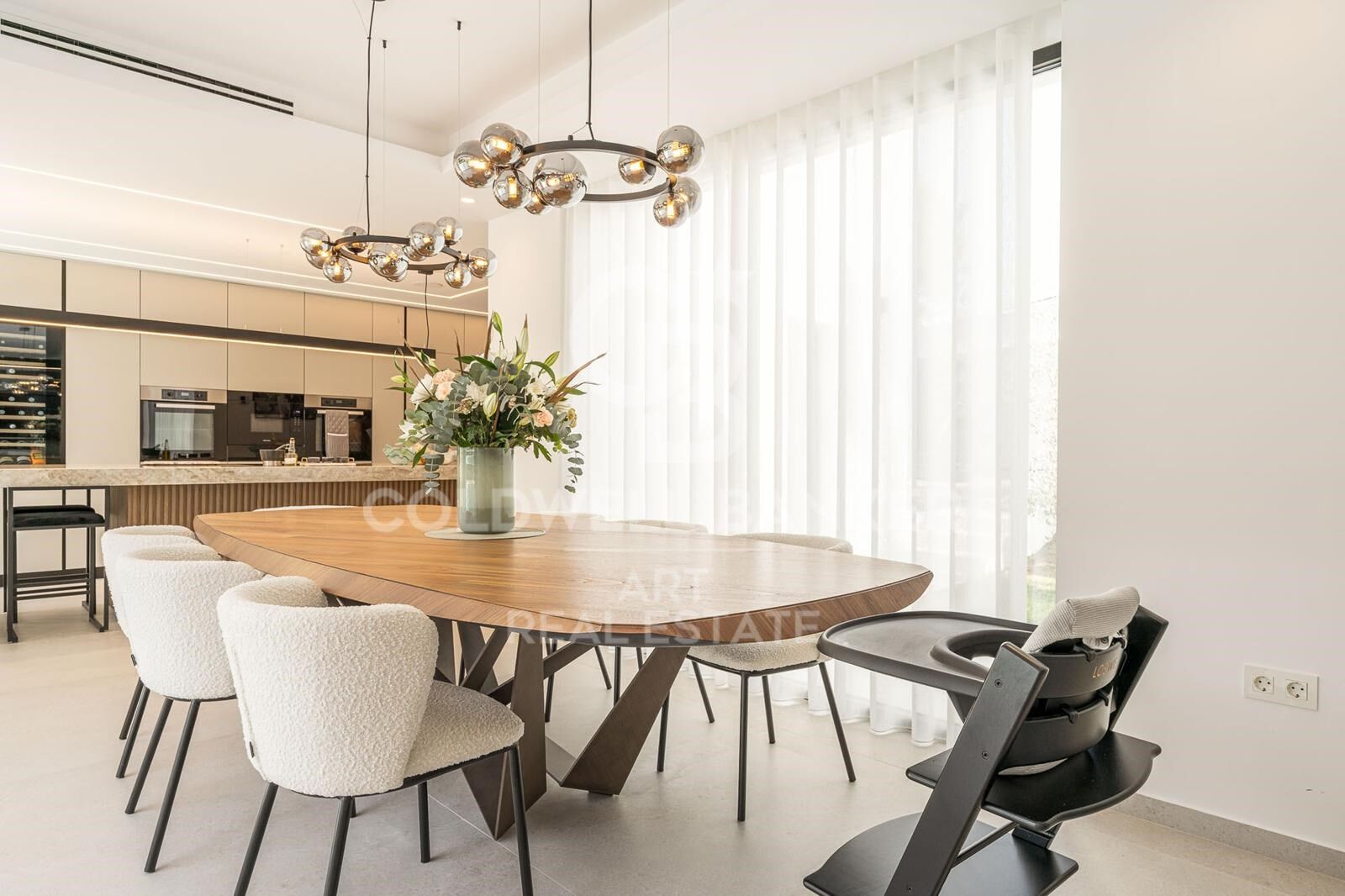 Stylish family villa in prime Nueva Andalucía location
