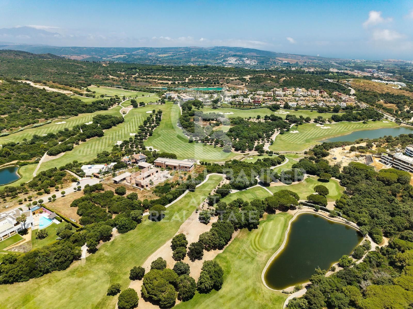 Parcela de lujo con vistas panorámicas al mar y al golf en La Reserva de Sotogrande