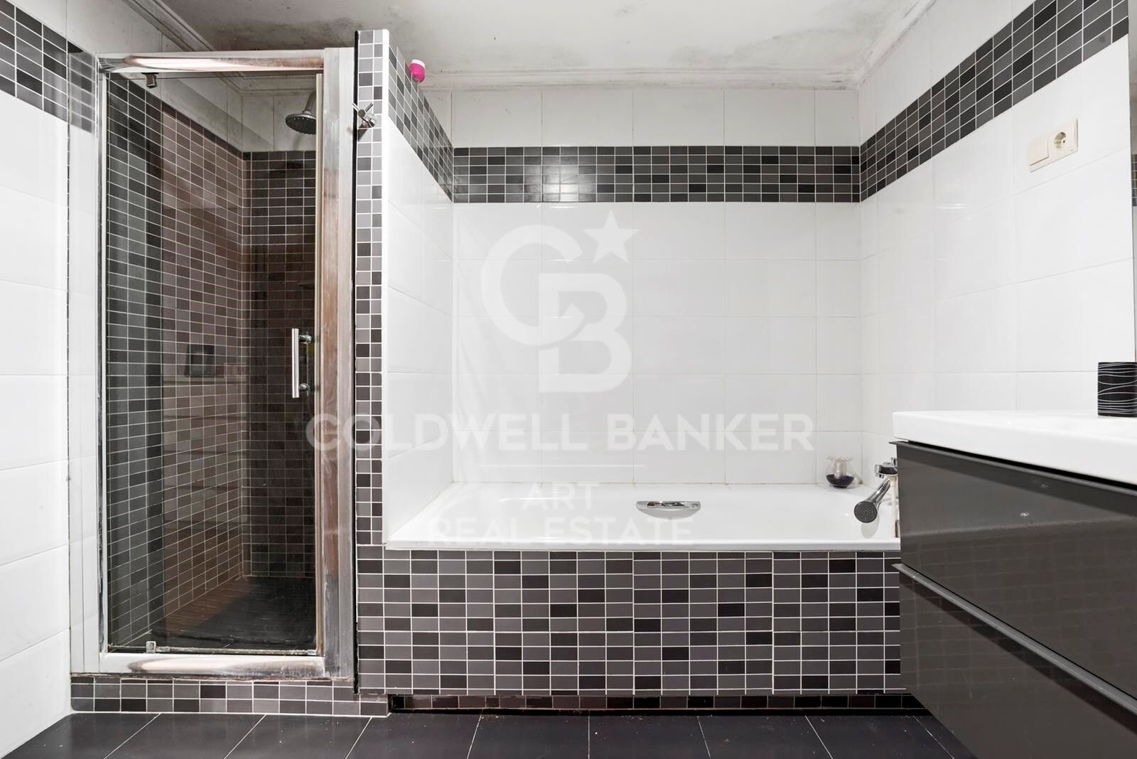 Villa espaciosa con vistas al mar y a la montaña en Estepona