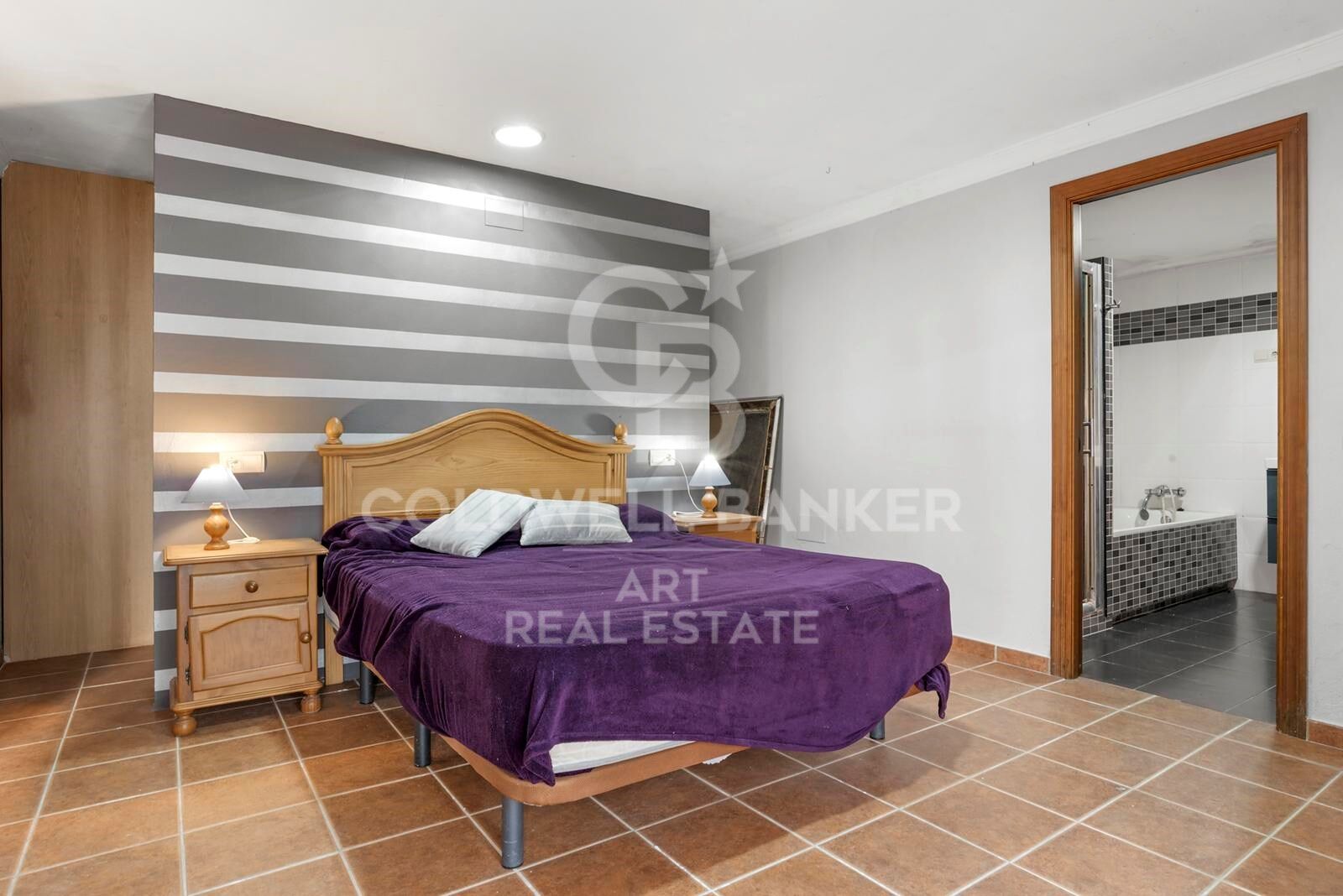 Villa espaciosa con vistas al mar y a la montaña en Estepona