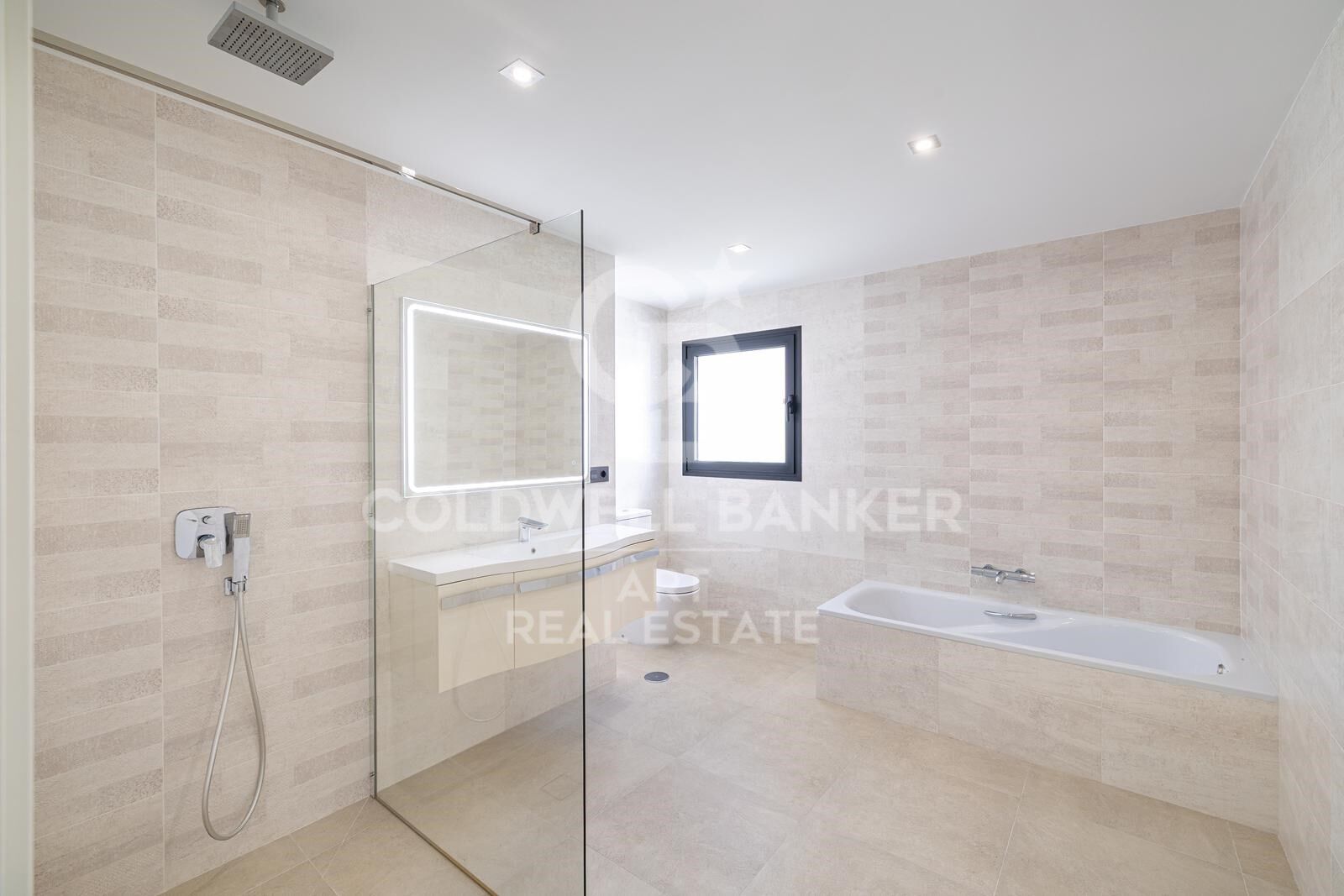 Villa mediterránea moderna con piscina y jardín, Linda Vista, San Pedro Alcántara