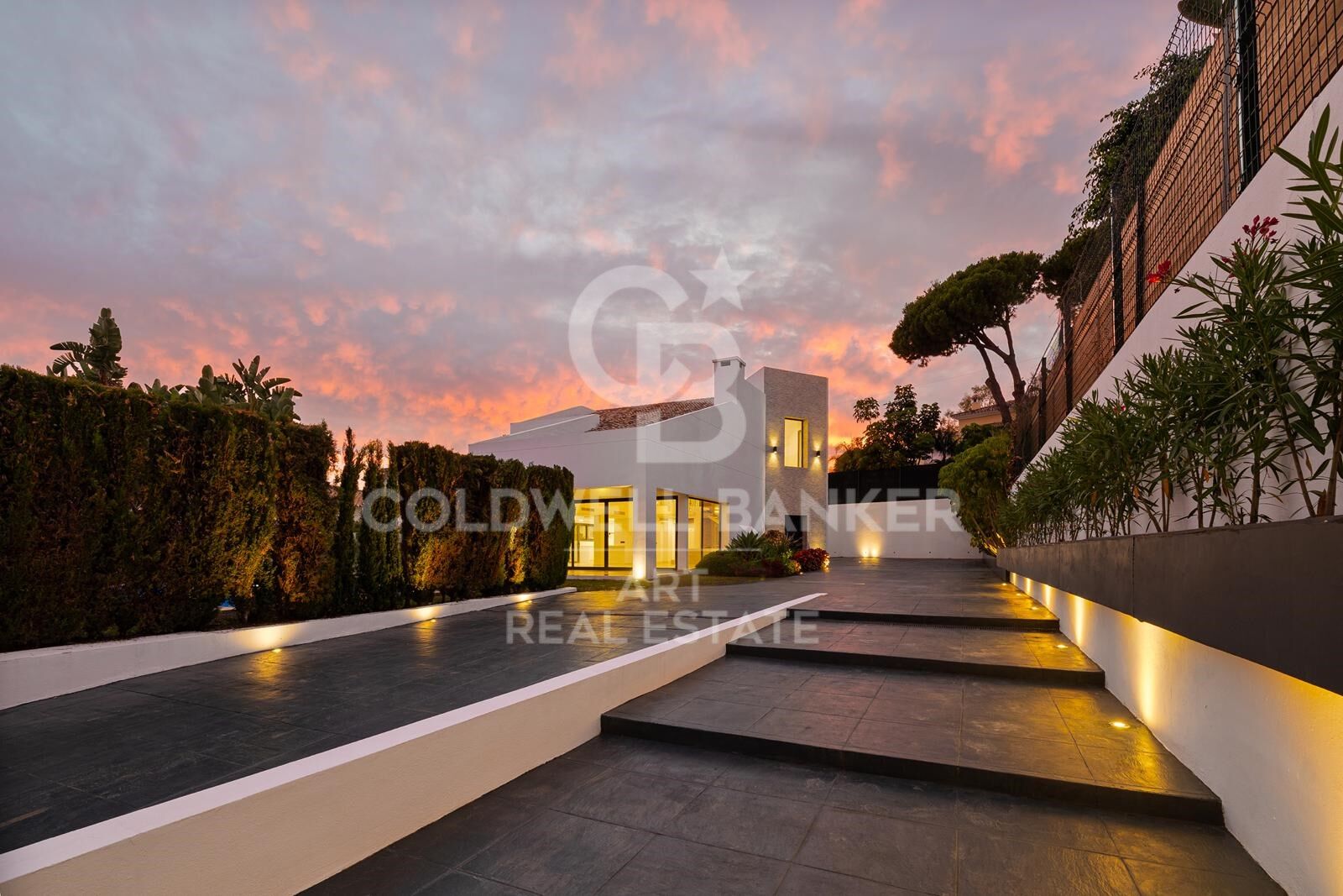 Villa mediterránea moderna con piscina y jardín, Linda Vista, San Pedro Alcántara