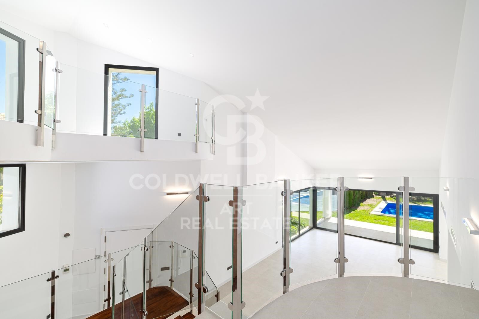 Villa mediterránea moderna con piscina y jardín, Linda Vista, San Pedro Alcántara