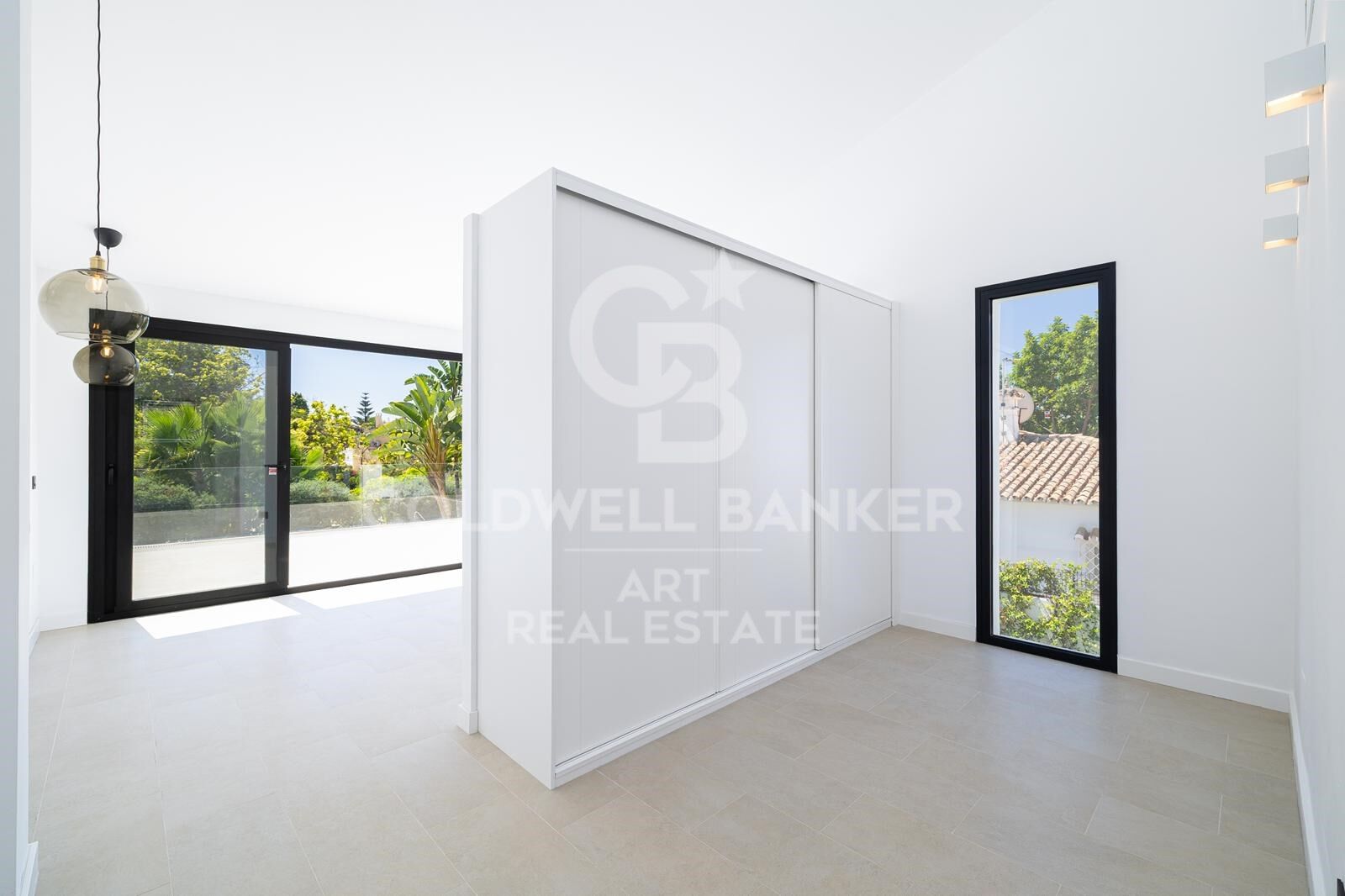 Villa mediterránea moderna con piscina y jardín, Linda Vista, San Pedro Alcántara