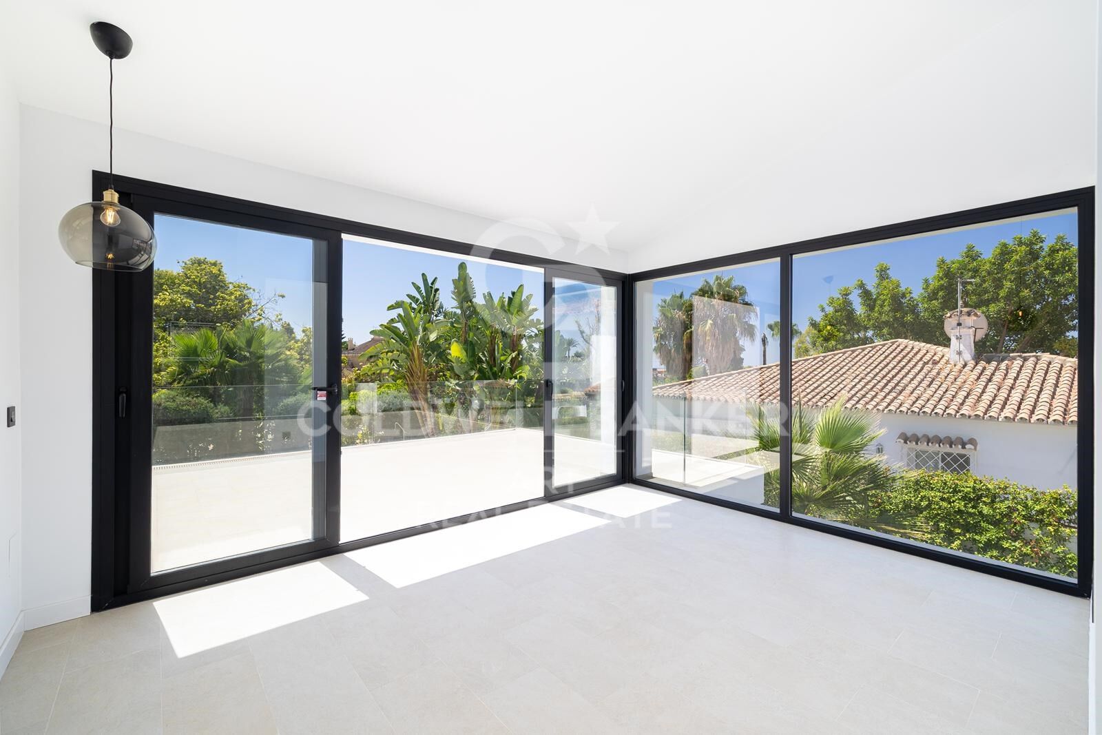 Villa mediterránea moderna con piscina y jardín, Linda Vista, San Pedro Alcántara