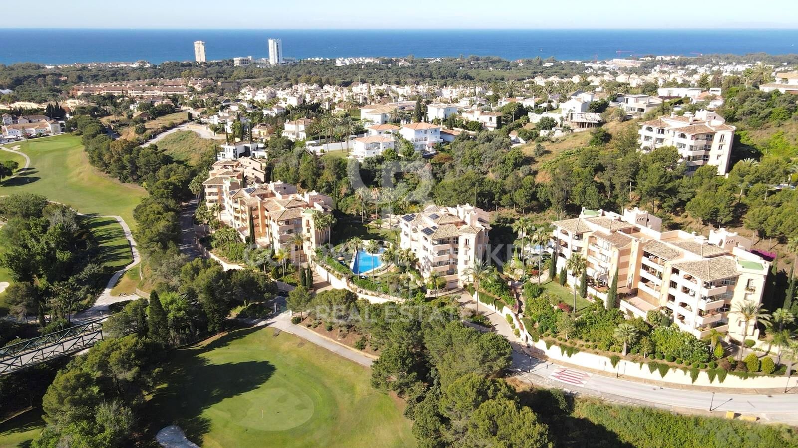 Appartement penthouse avec vues panoramiques à Elviria, Marbella