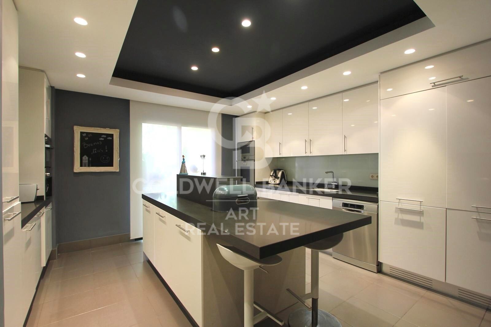 Ático ámplio con vistas panorámicas al mar en Monte Halcones, Benahavís