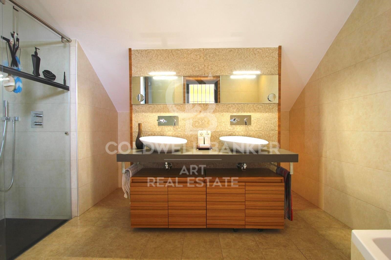 Ático ámplio con vistas panorámicas al mar en Monte Halcones, Benahavís