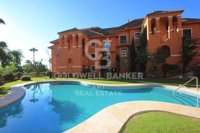 Geräumiges Penthouse mit Panoramameerblick in Monte Halcones, Benahavís