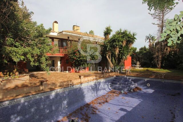 Investment villa with great potential in Nagüeles, Marbella Golden Mile