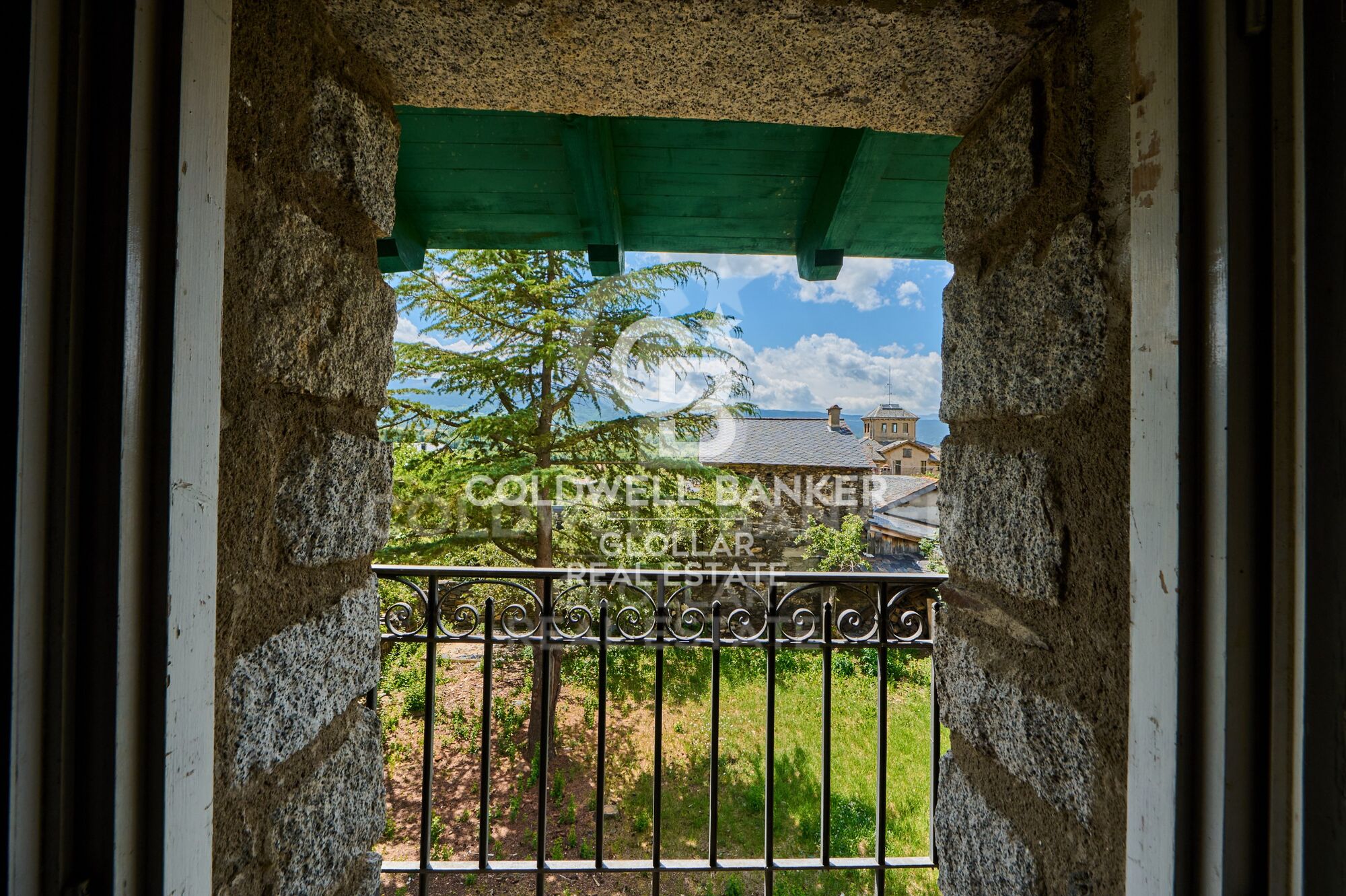 Village house Sale Estavar