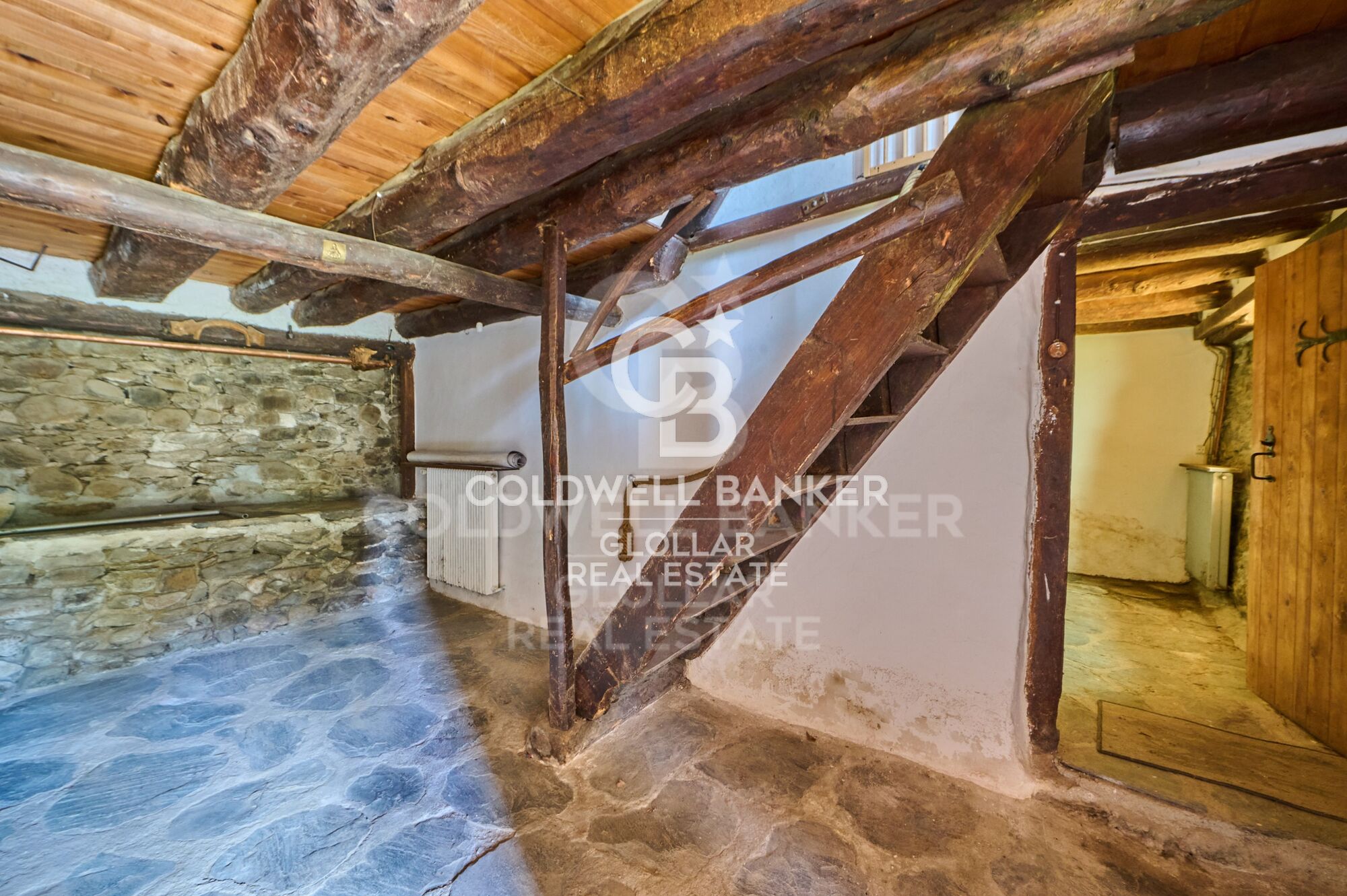 Village house Sale Estavar