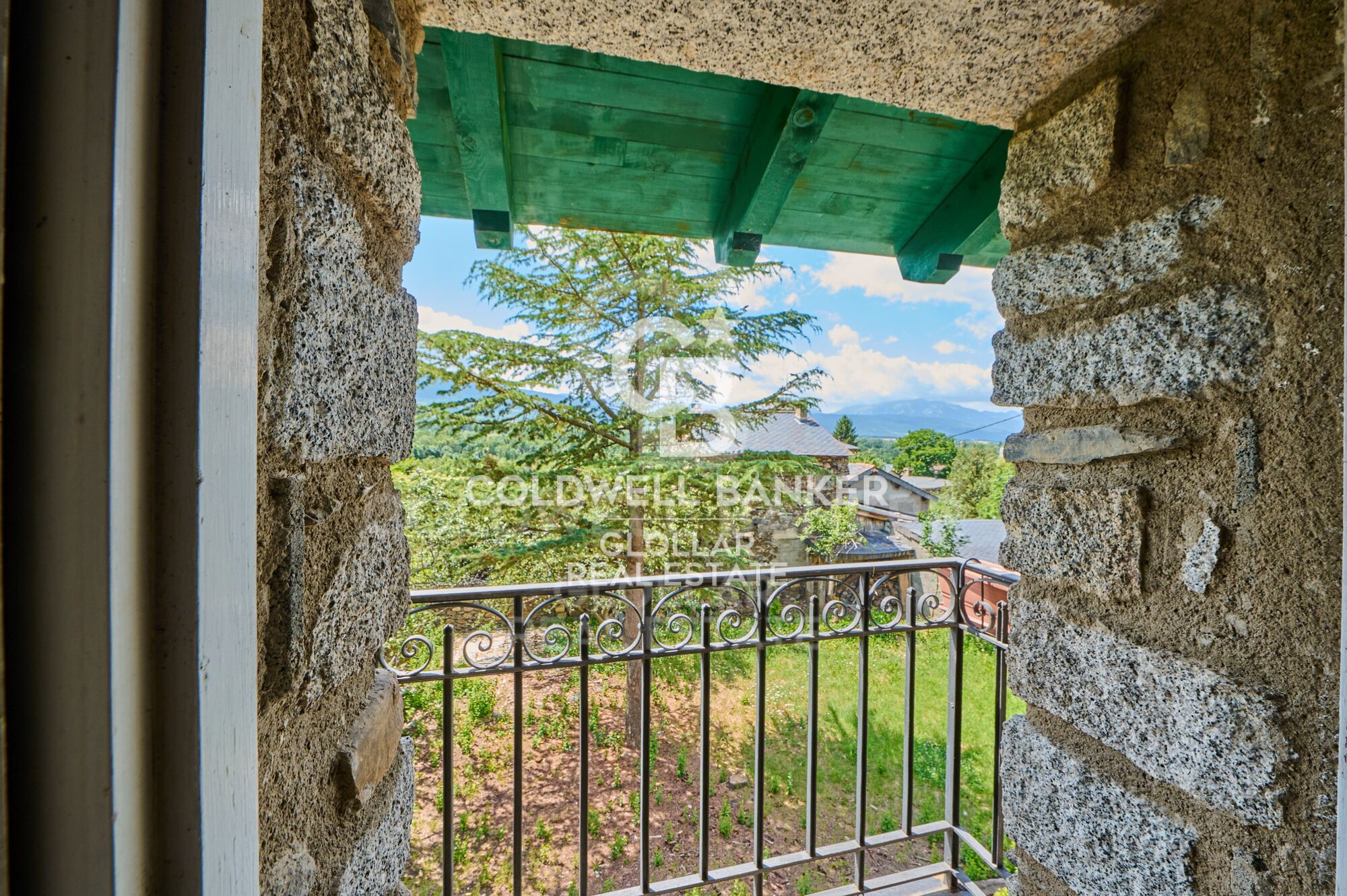 Village house Sale Estavar