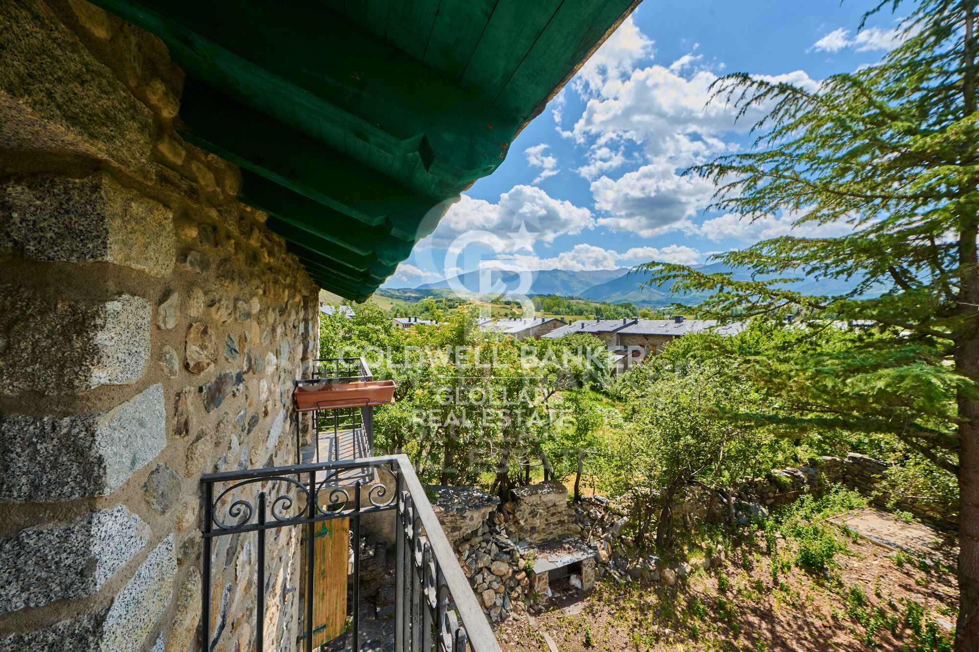 Village house Sale Estavar