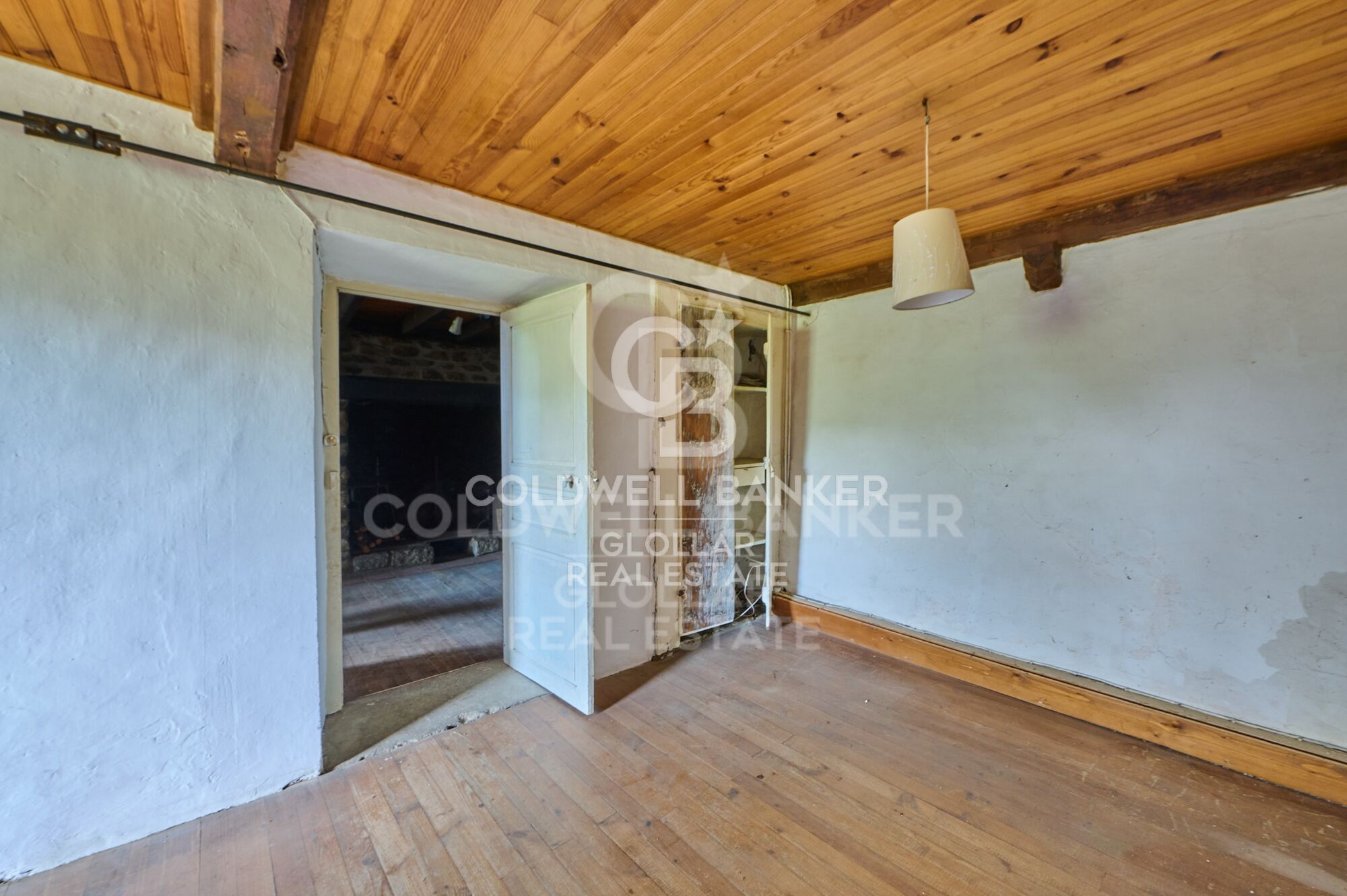 Village house Sale Estavar