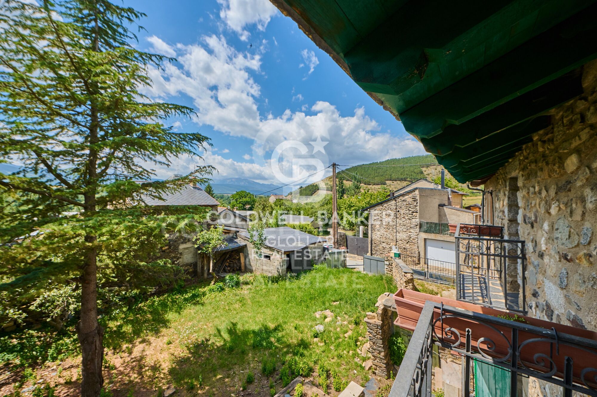 Village house Sale Estavar