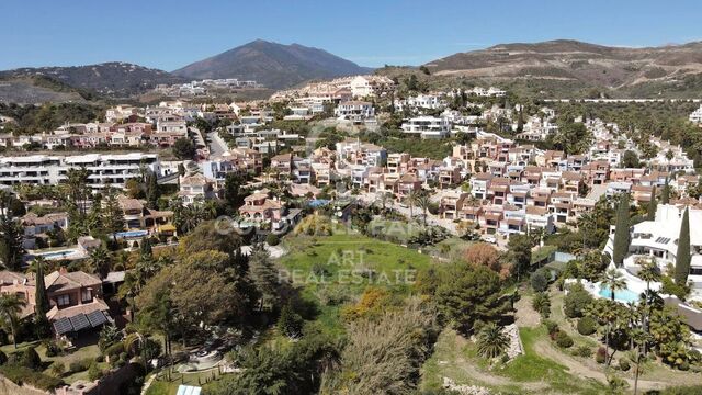 Prime plots with sea views in Nueva Andalucía, Marbella