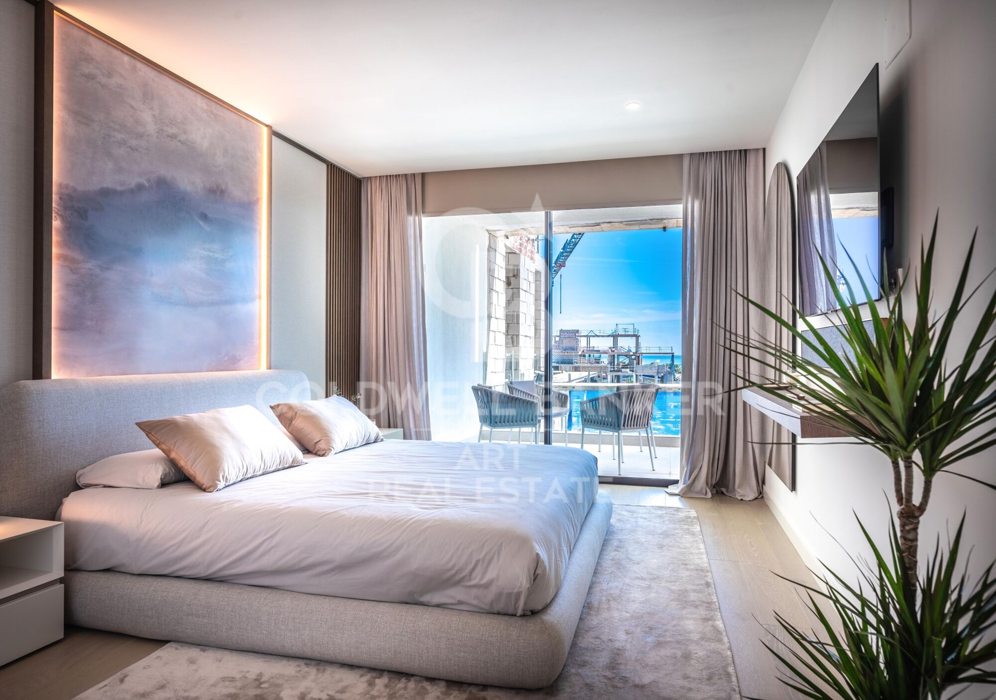 Neue luxuriöse Apartments und Penthäuser in der Nähe des Meeres in Estepona