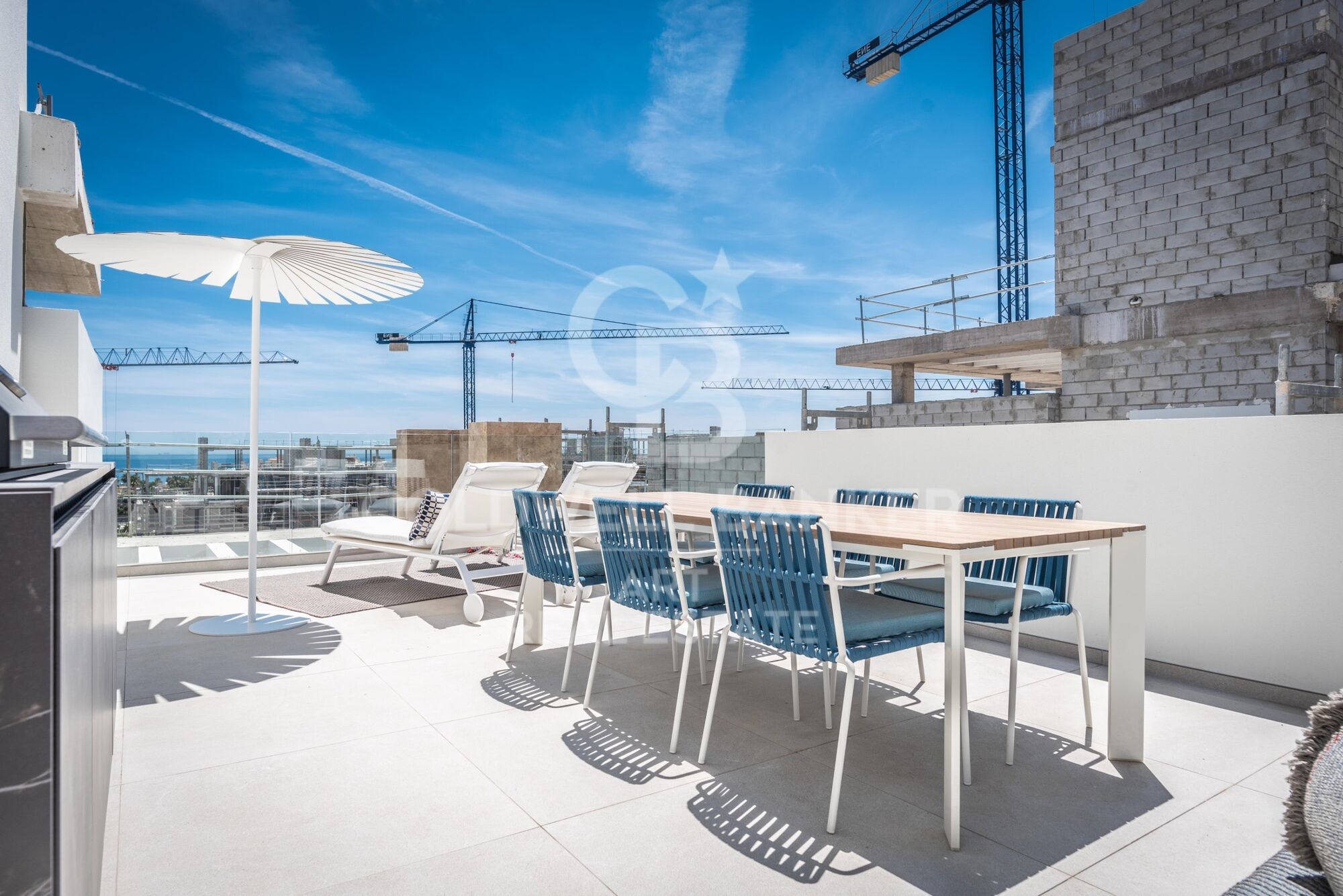 Neue luxuriöse Apartments und Penthäuser in der Nähe des Meeres in Estepona