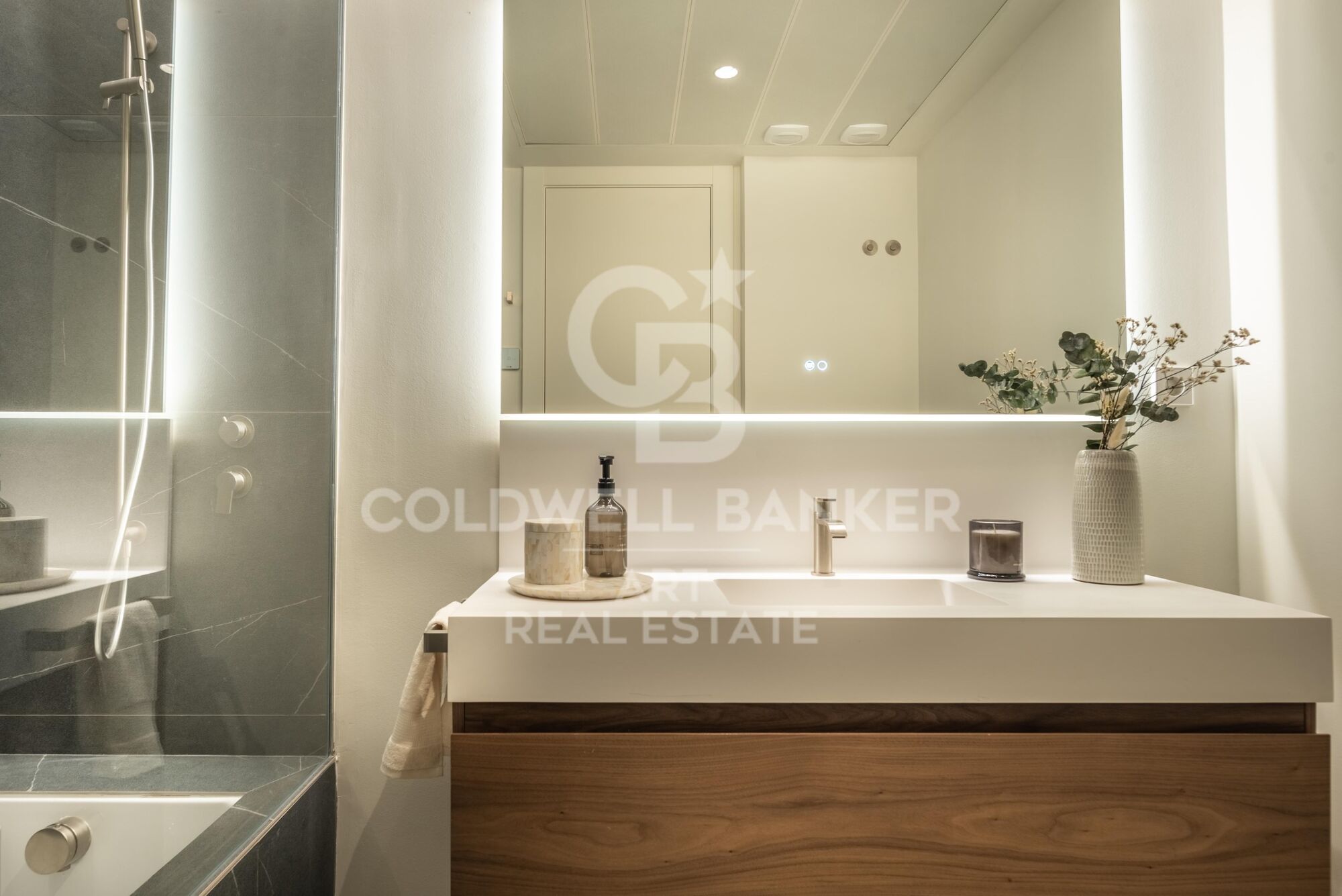 Nouveaux appartements et penthouses de luxe près de la mer à Estepona