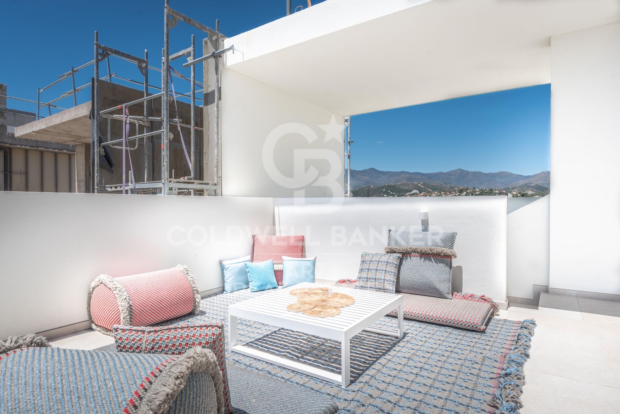 Neue luxuriöse Apartments und Penthäuser in der Nähe des Meeres in Estepona
