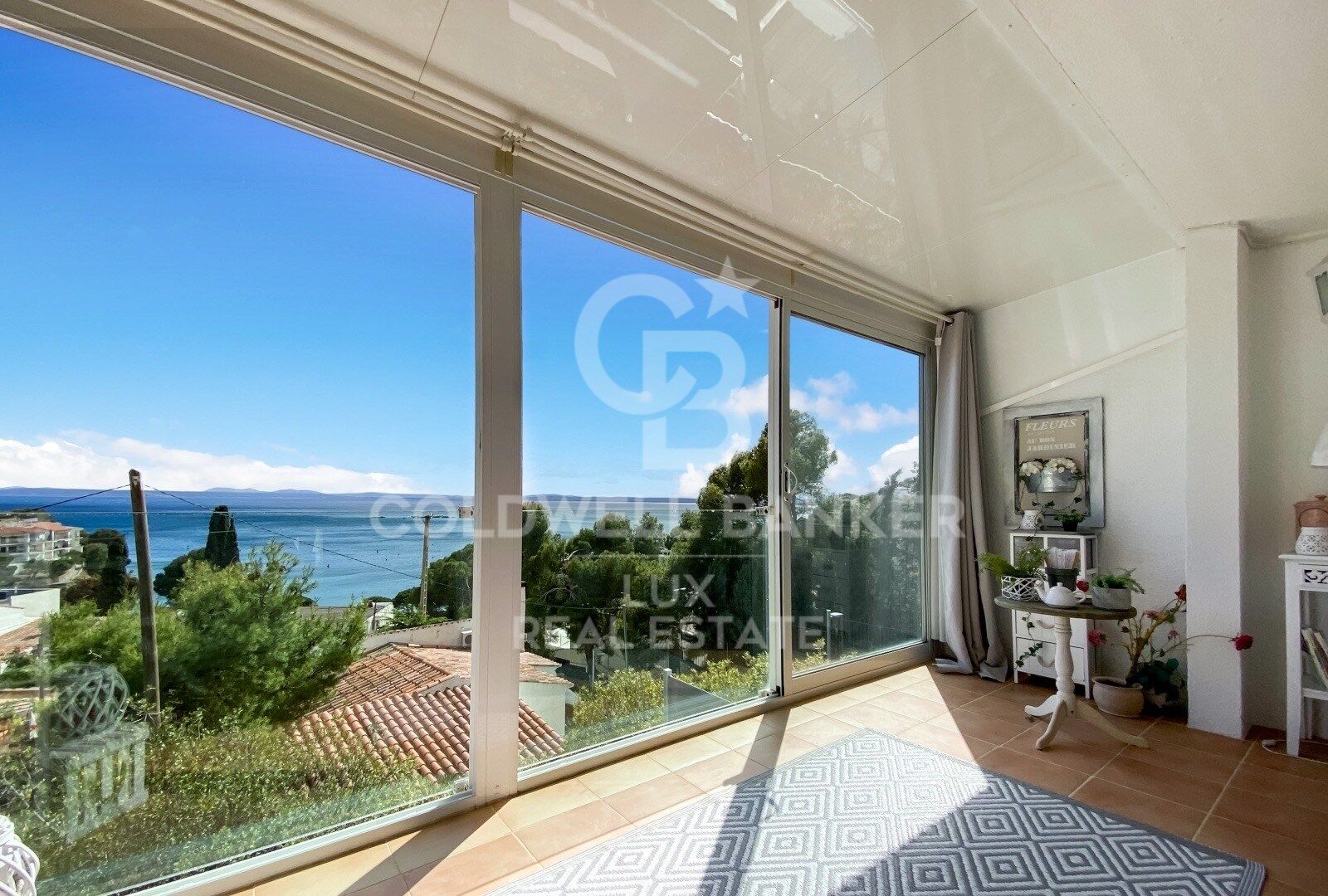 Casa con garaje y vistas al mar en Canyelles, Roses