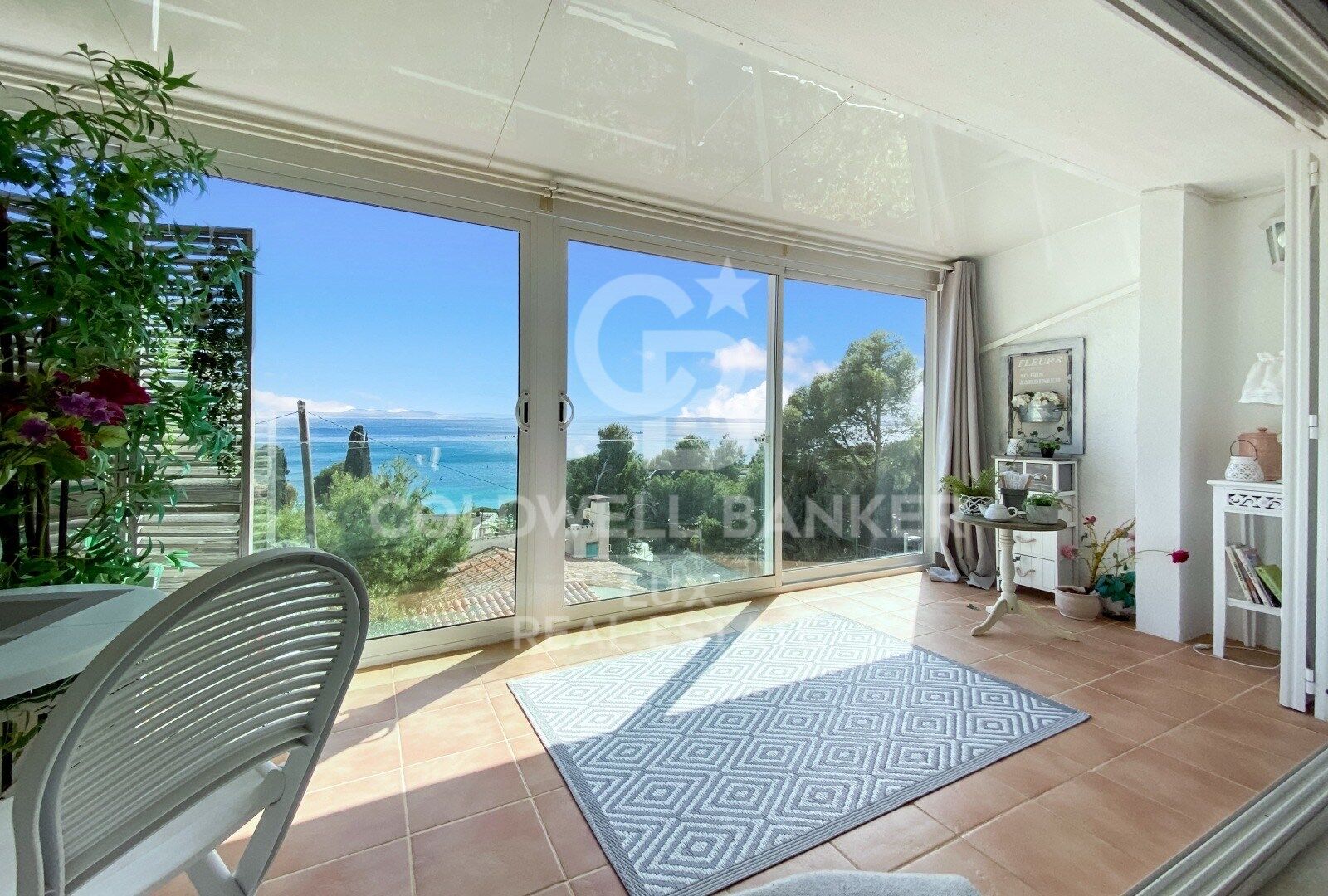 Casa con garaje y vistas al mar en Canyelles, Roses