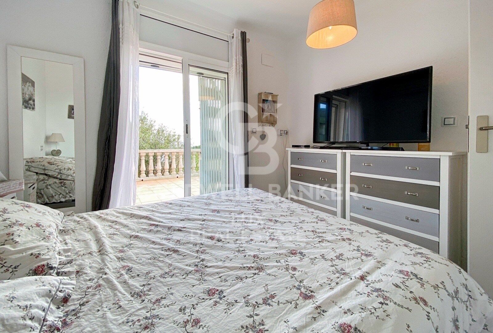 Casa con garaje y vistas al mar en Canyelles, Roses