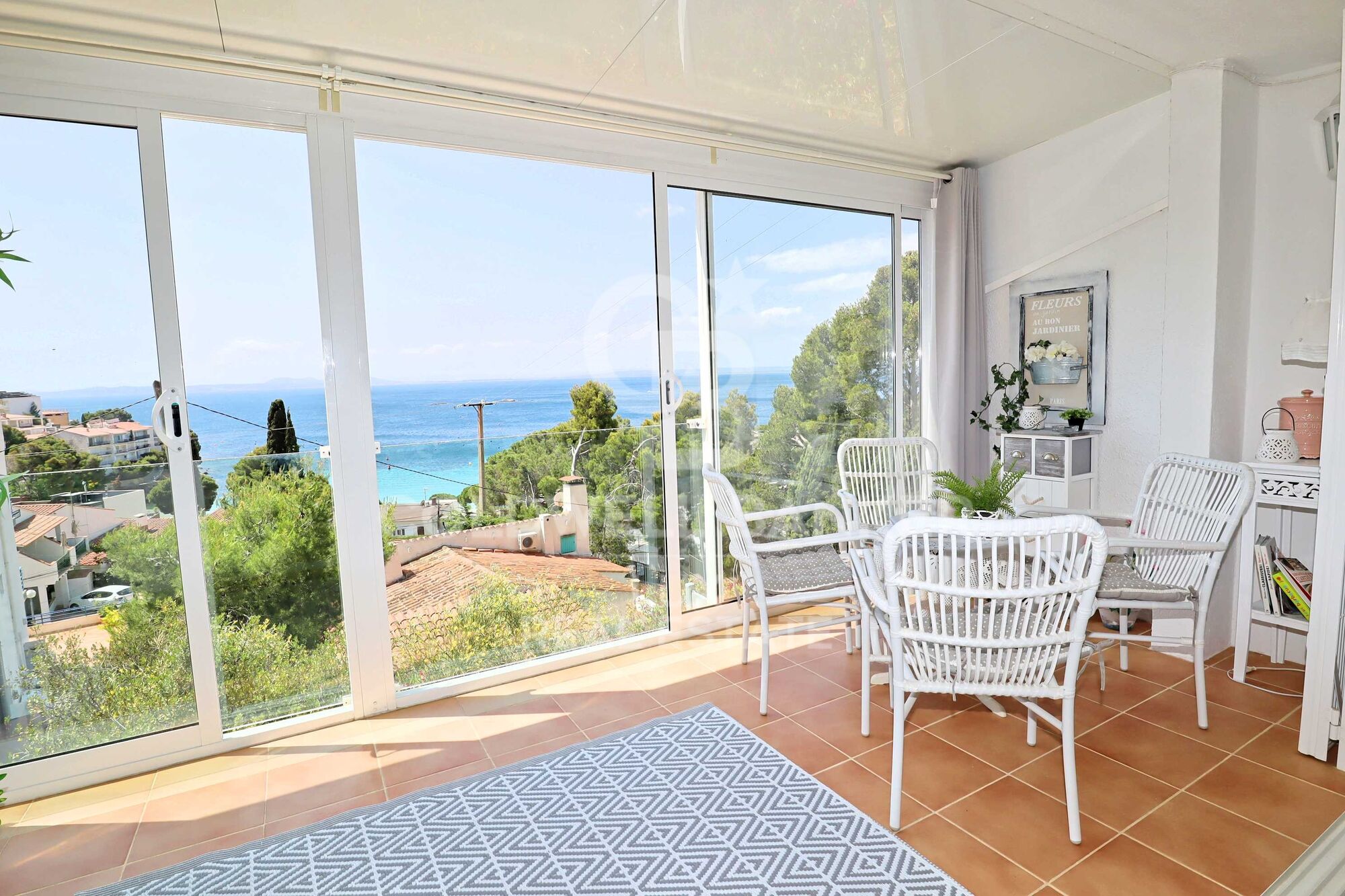 Casa con garaje y vistas al mar en Canyelles, Roses