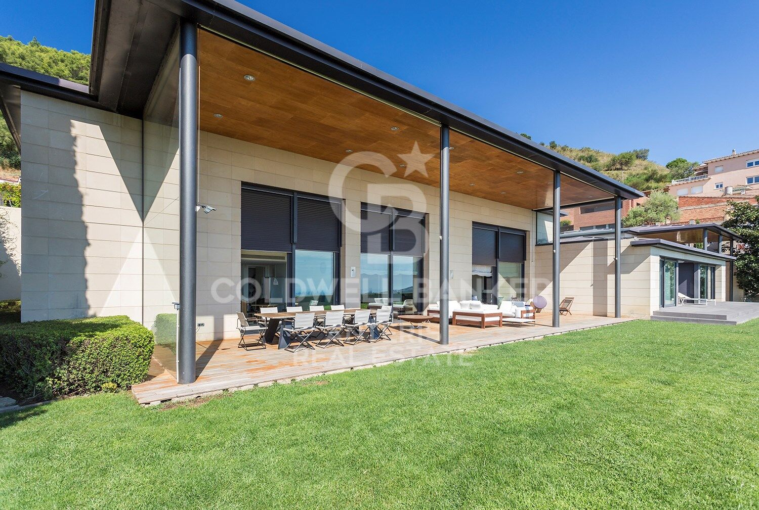 Espectacular casa moderna con fantásticas vistas panorámicas de la ciudad.