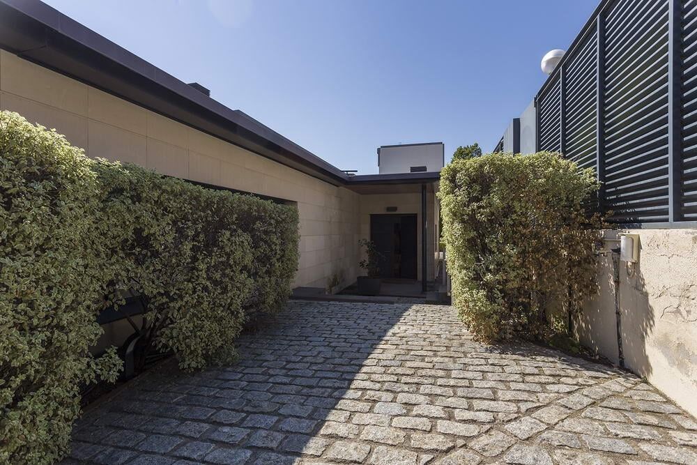 Stunning modern house with breathtaking panoramic views of the city