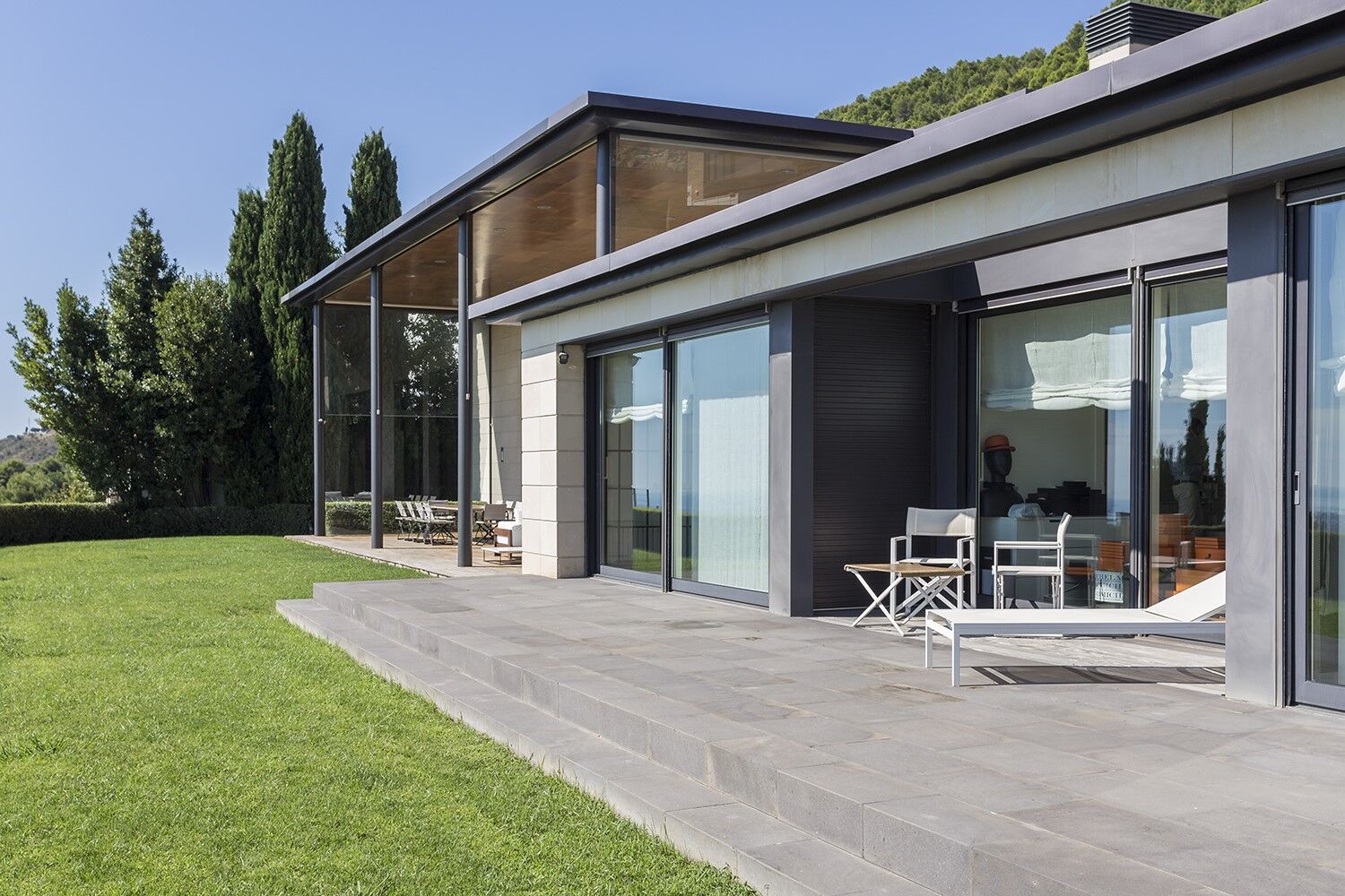 Stunning modern house with breathtaking panoramic views of the city