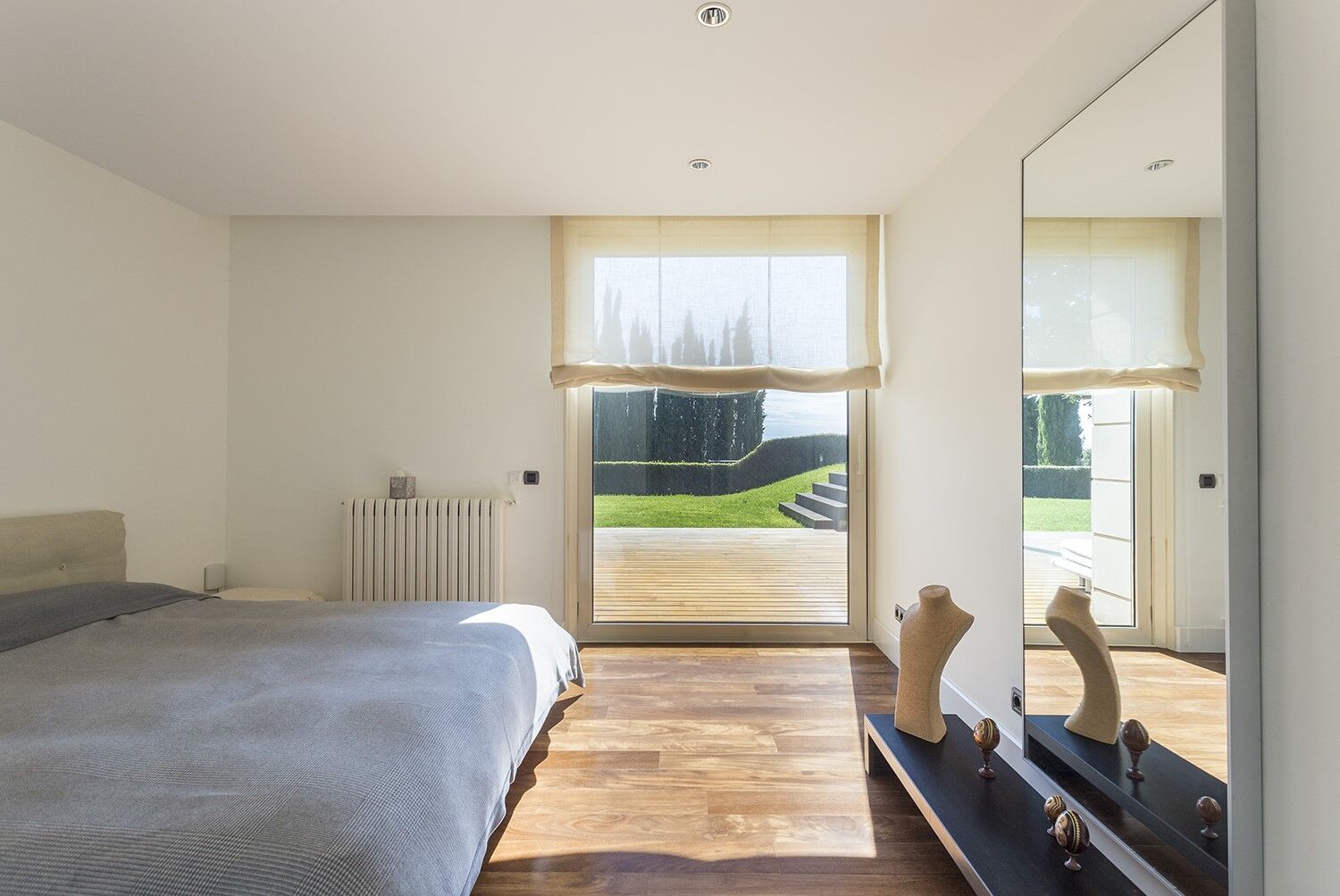 Stunning modern house with breathtaking panoramic views of the city