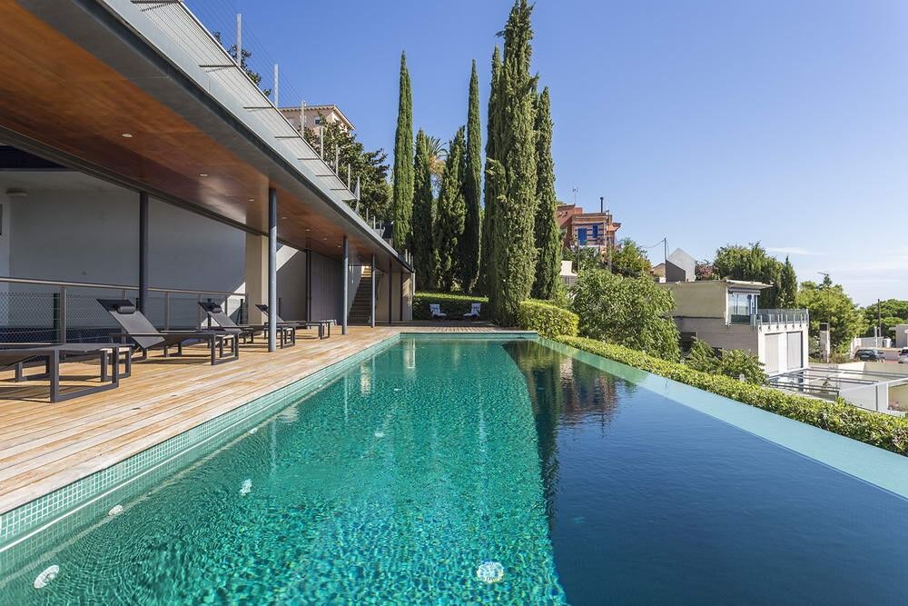 Espectacular casa moderna con fantásticas vistas panorámicas de la ciudad.