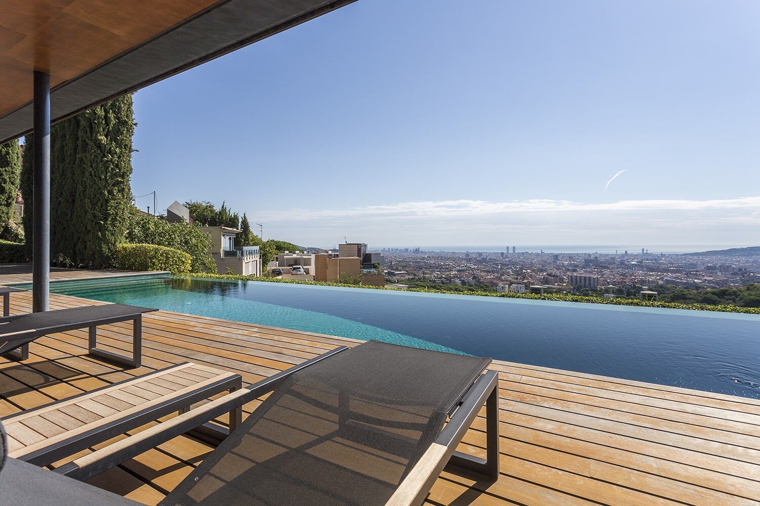 Espectacular casa moderna con fantásticas vistas panorámicas de la ciudad.