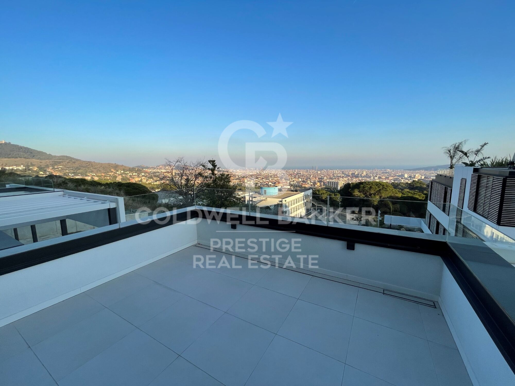 Brandneues Haus mit Panoramablick auf Barcelona