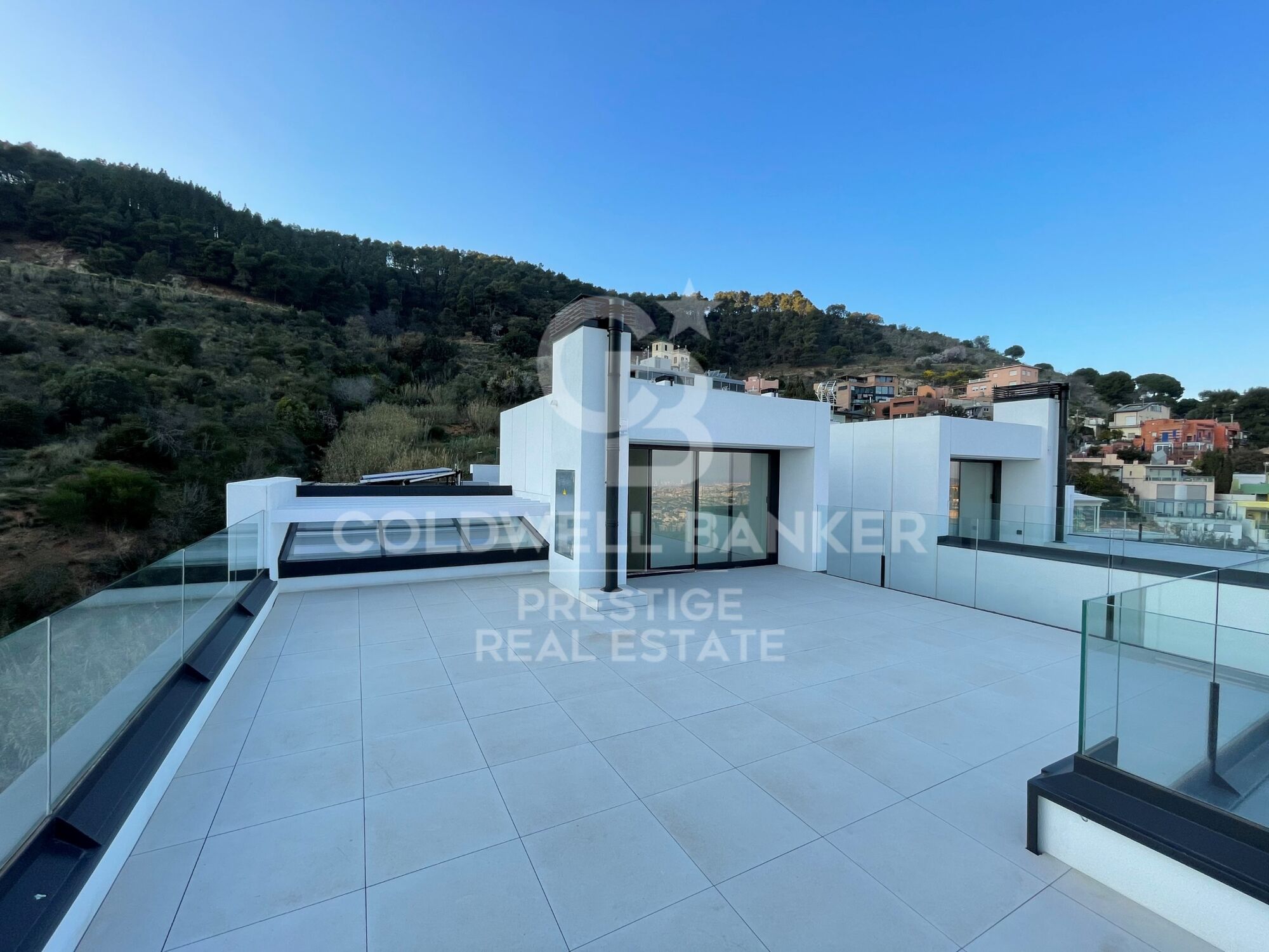 Brandneues Haus mit Panoramablick auf Barcelona