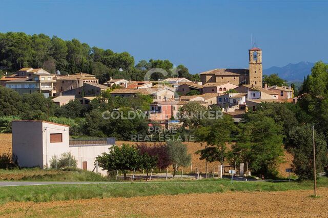 Magnificent renovated farmhouse for sale located in the village of Galliners, municipality of Vilademuls, Girona