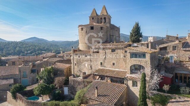 Splendid 16th century village house for sale in the municipality of Madremanya, between Alt Empordà and Gironés.