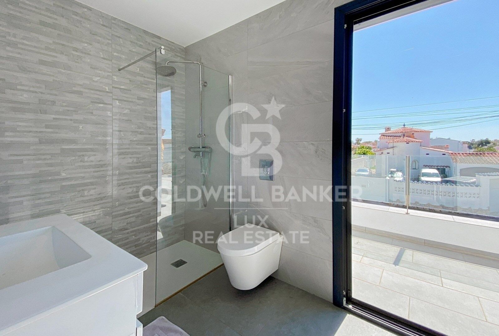 Villa de lujo renovada con amarre de 12,5 m en Empuriabrava