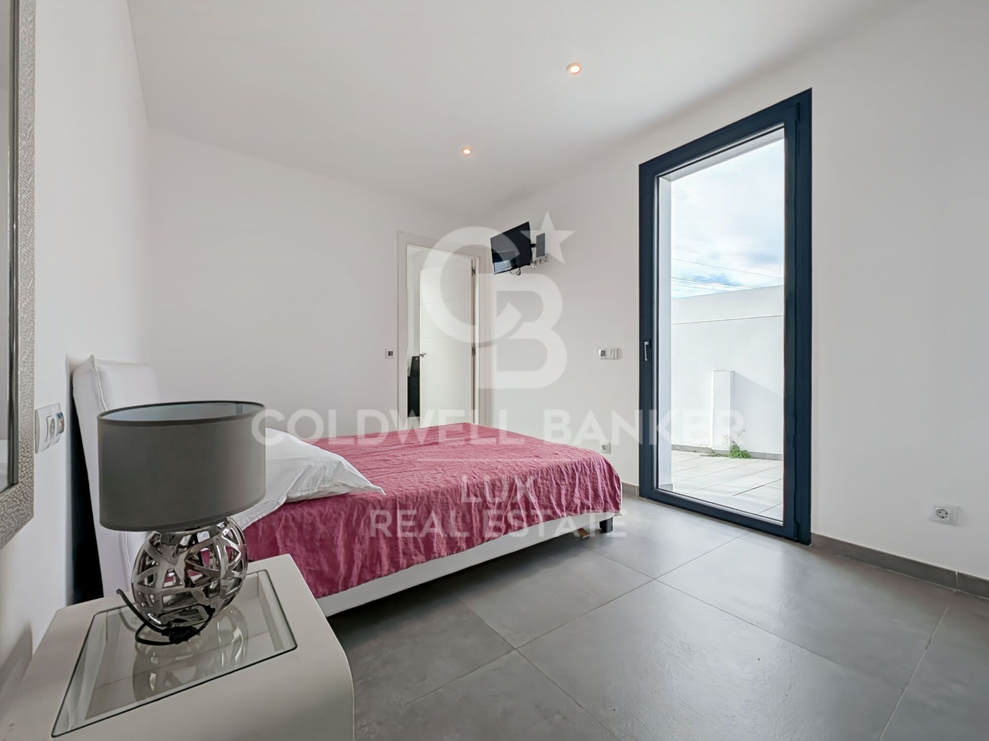 Villa de lujo renovada con amarre de 12,5 m en Empuriabrava