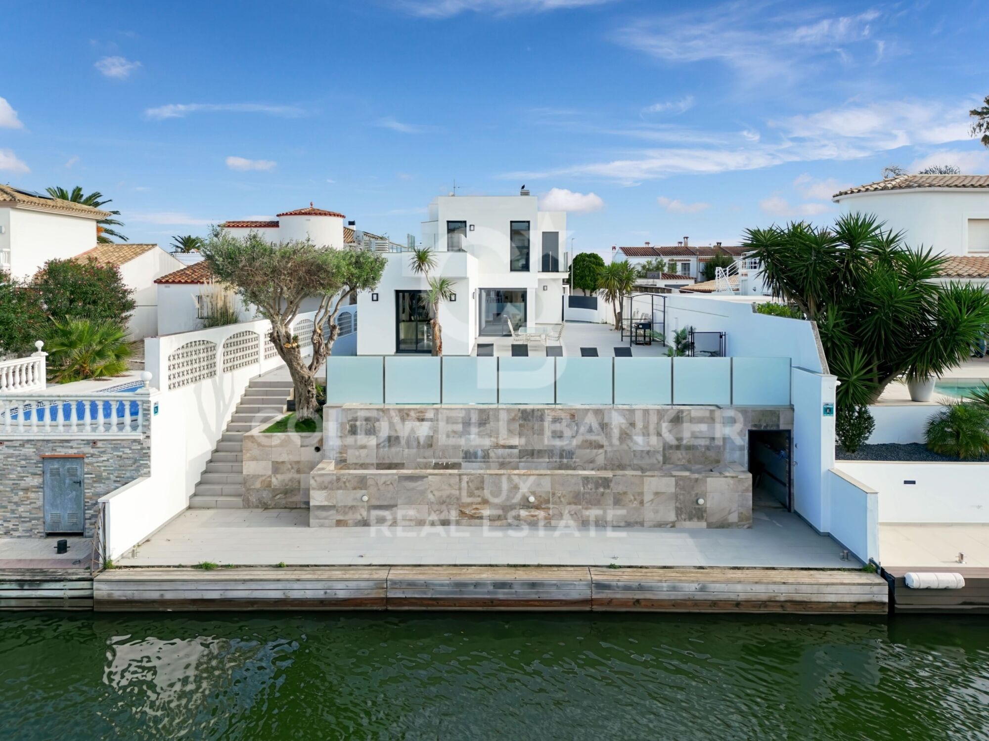 Villa de lujo renovada con amarre de 12,5 m en Empuriabrava