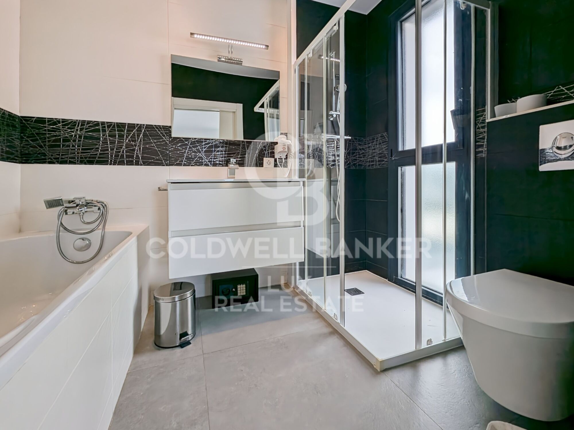 Villa de lujo renovada con amarre de 12,5 m en Empuriabrava