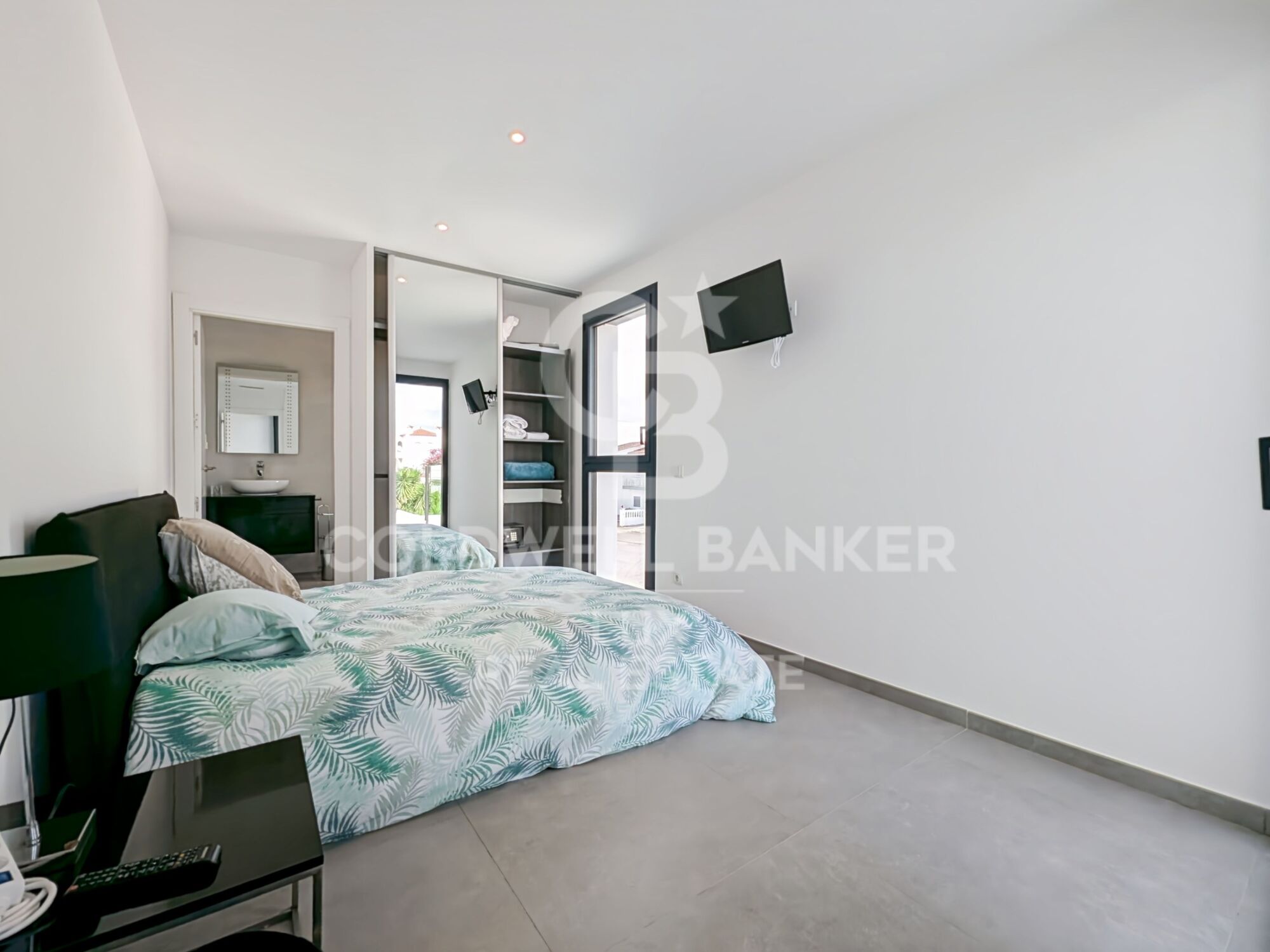 Renovated luxury villa with 12.5 m mooring in Empuriabrava